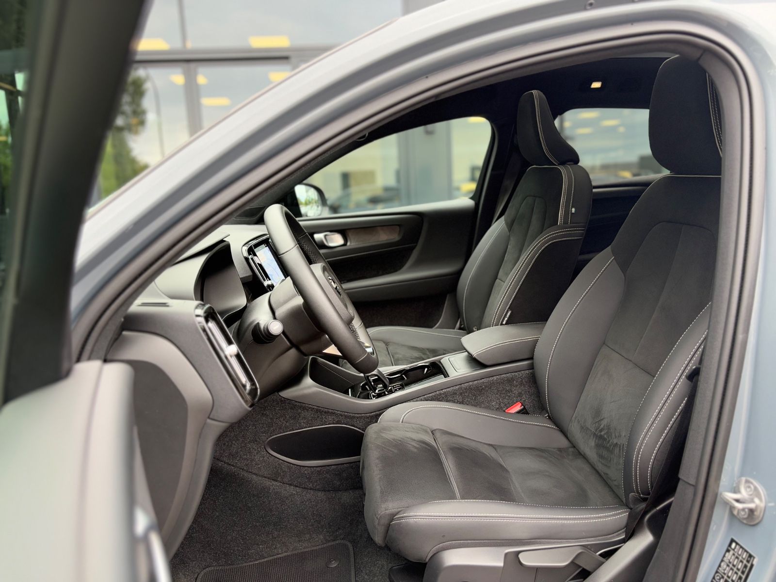 Fahrzeugabbildung Volvo C40 PLUS RECHARGE PURE ELECTRIC 2WD *PANO*KAM*