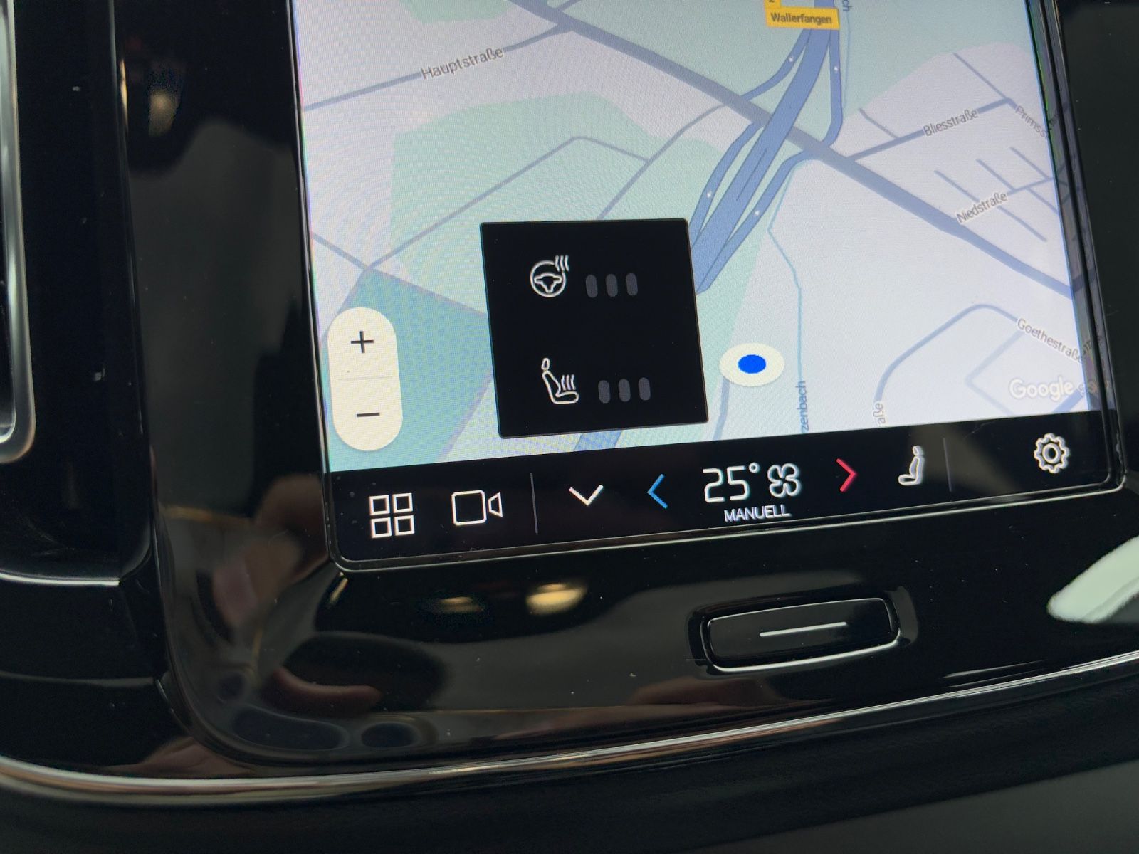 Fahrzeugabbildung Volvo C40 PLUS RECHARGE PURE ELECTRIC 2WD *PANO*KAM*
