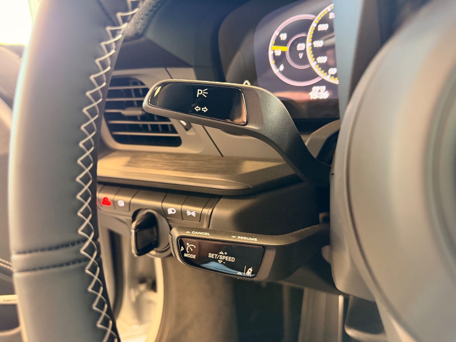 Fahrzeugabbildung Porsche 992 GT3 TOURING*LIFT*CARBON-SCHALENSITZE*4-SITZE