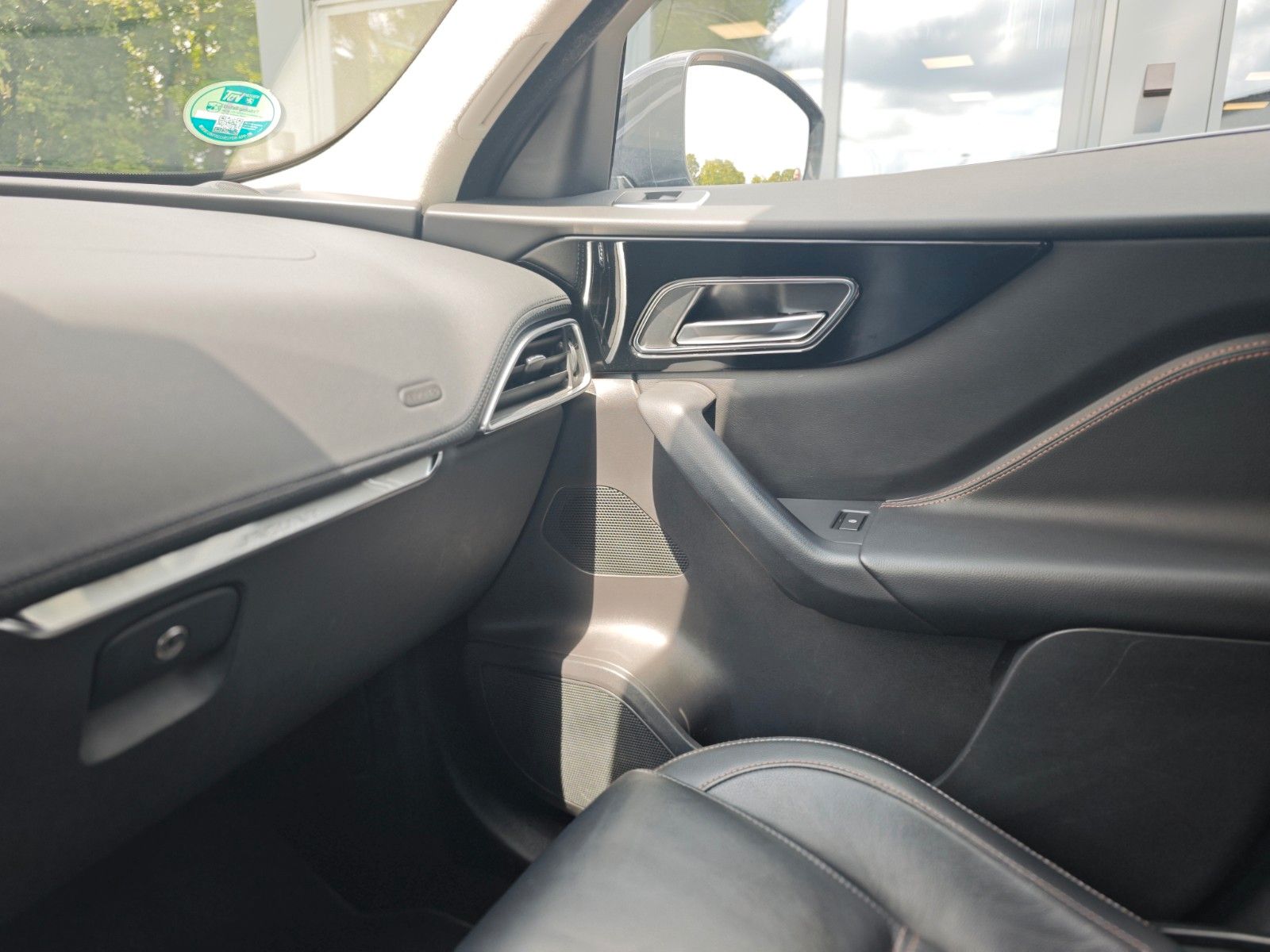 Fahrzeugabbildung Jaguar F-PACE PRESTIGE AWD*VOLL-LED*LEDER*SHZ *KAMERA*