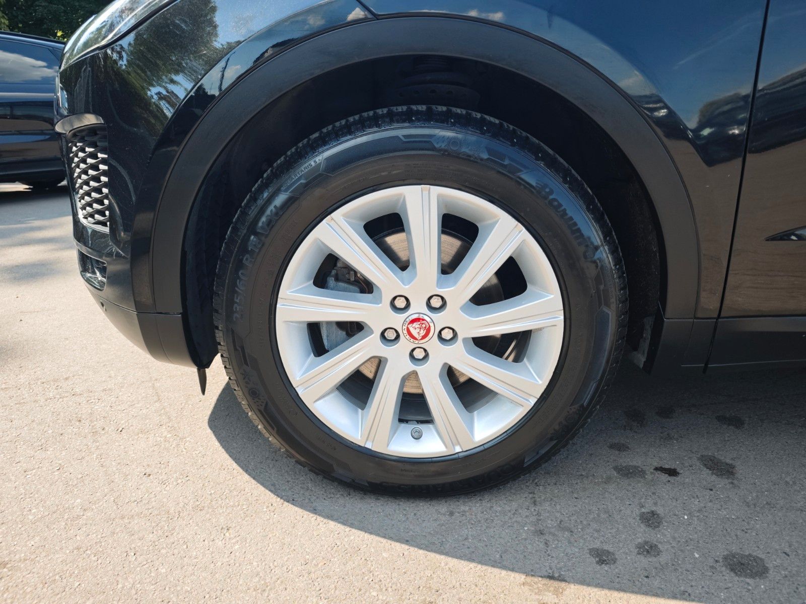Fahrzeugabbildung Jaguar E-PACE AWD*NAVI*KAMERA*SITZHEIZUNG*VOLL-LED*