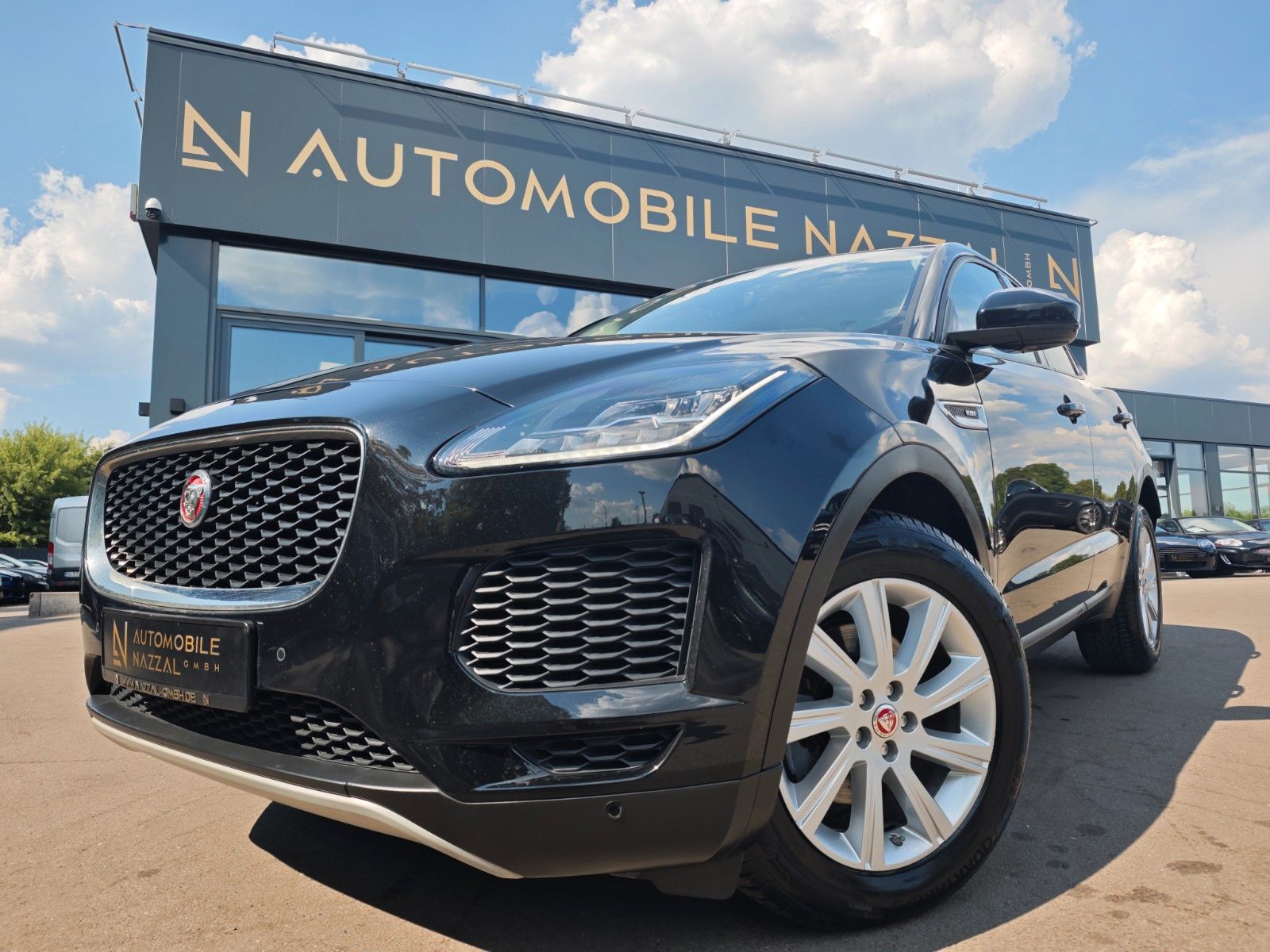Fahrzeugabbildung Jaguar E-PACE AWD*NAVI*KAMERA*SITZHEIZUNG*VOLL-LED*