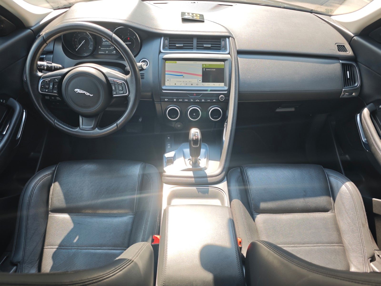Fahrzeugabbildung Jaguar E-PACE AWD*NAVI*KAMERA*SITZHEIZUNG*VOLL-LED*