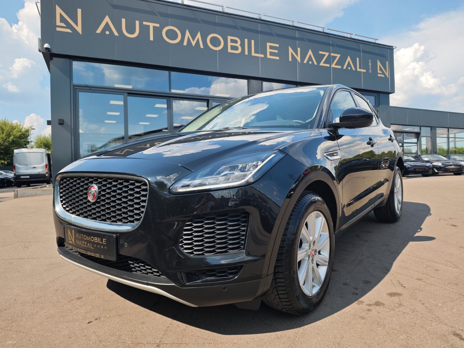 Fahrzeugabbildung Jaguar E-PACE AWD*NAVI*KAMERA*SITZHEIZUNG*VOLL-LED*