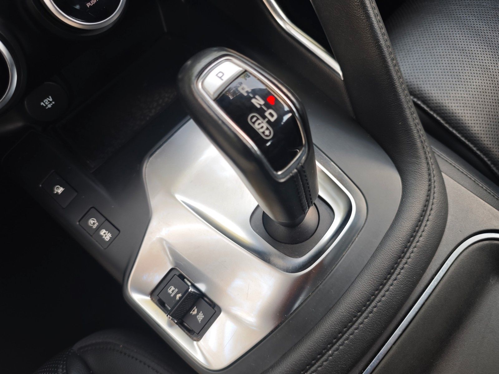 Fahrzeugabbildung Jaguar E-PACE AWD*NAVI*KAMERA*SITZHEIZUNG*VOLL-LED*