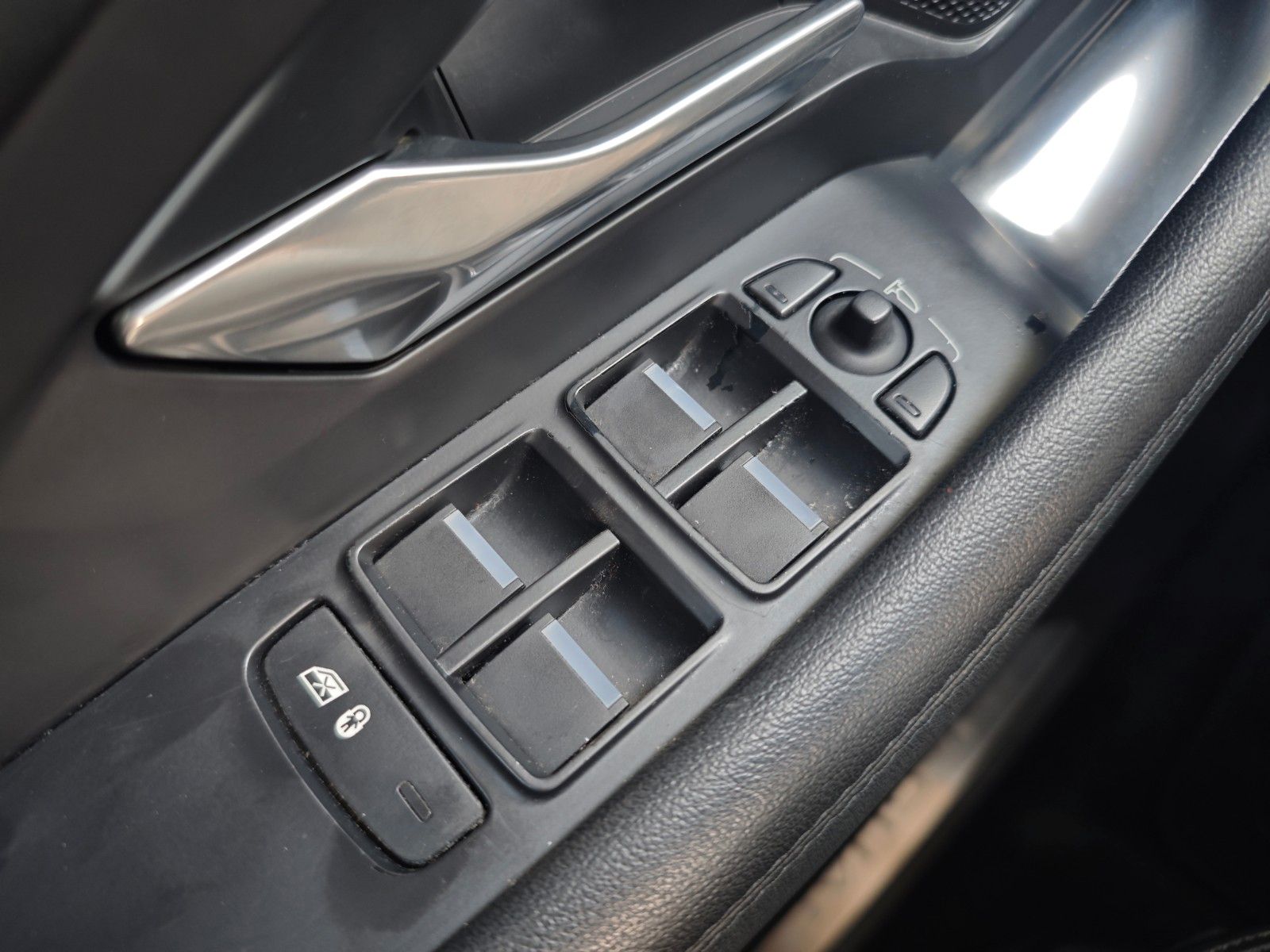 Fahrzeugabbildung Jaguar E-PACE AWD*NAVI*KAMERA*SITZHEIZUNG*VOLL-LED*