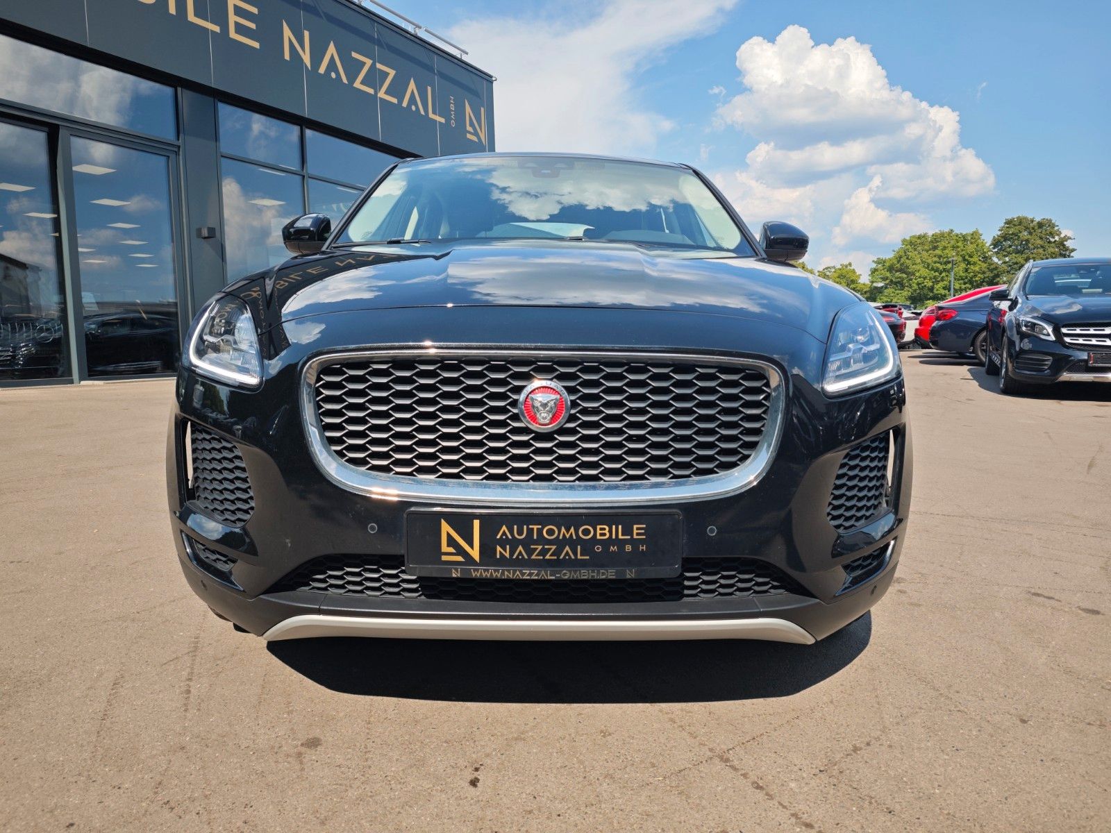 Fahrzeugabbildung Jaguar E-PACE AWD*NAVI*KAMERA*SITZHEIZUNG*VOLL-LED*