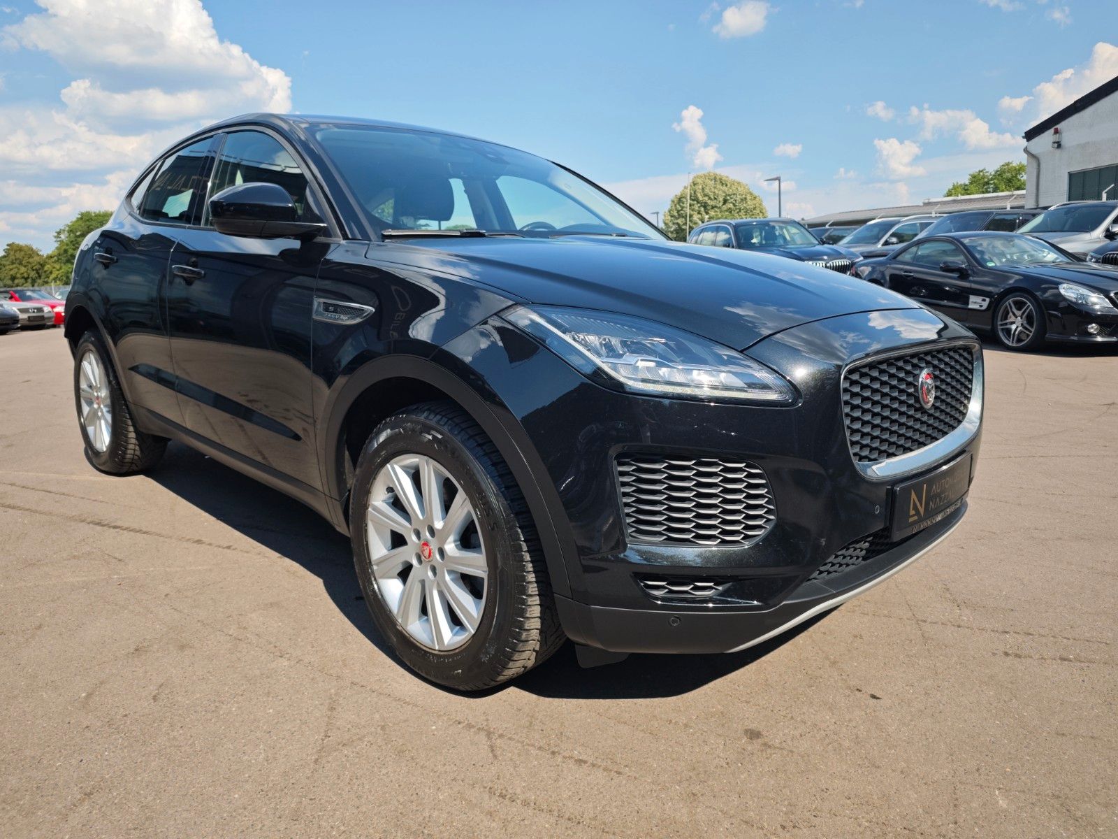 Fahrzeugabbildung Jaguar E-PACE AWD*NAVI*KAMERA*SITZHEIZUNG*VOLL-LED*