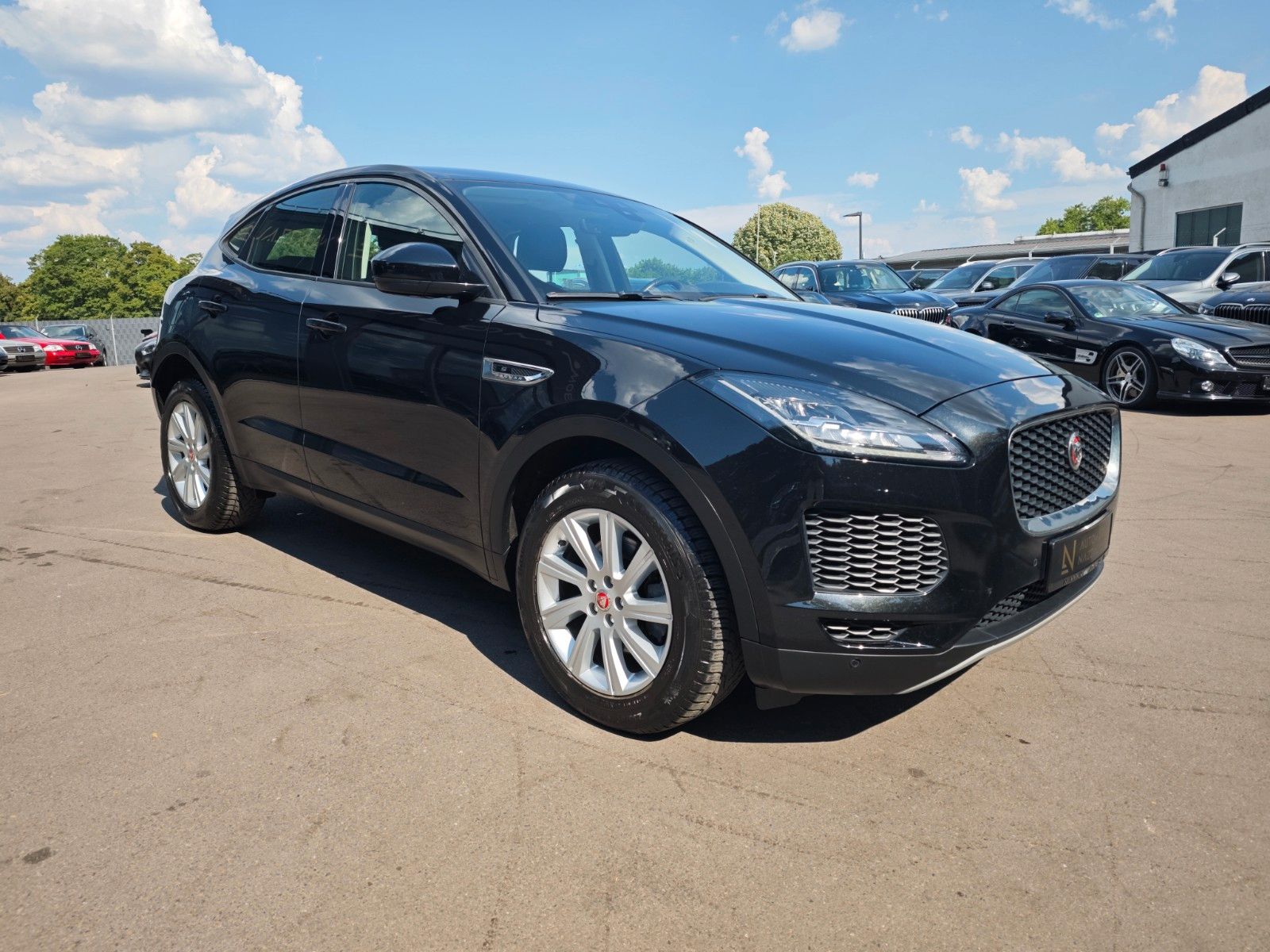 Fahrzeugabbildung Jaguar E-PACE AWD*NAVI*KAMERA*SITZHEIZUNG*VOLL-LED*