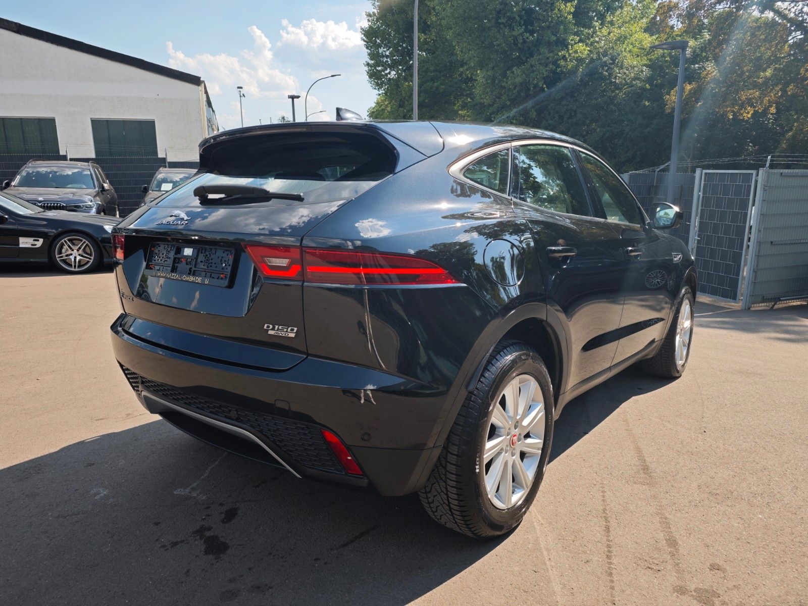 Fahrzeugabbildung Jaguar E-PACE AWD*NAVI*KAMERA*SITZHEIZUNG*VOLL-LED*