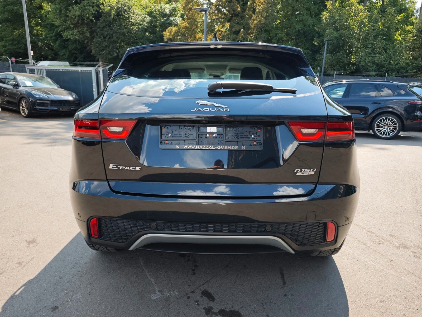 Fahrzeugabbildung Jaguar E-PACE AWD*NAVI*KAMERA*SITZHEIZUNG*VOLL-LED*