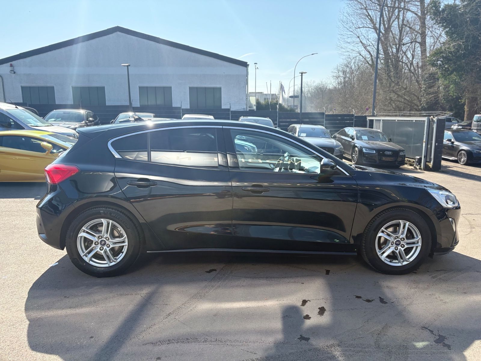 Fahrzeugabbildung Ford FOCUS LIM*WINTERPAKET*LED*NAVI*1.HAND*TOP*