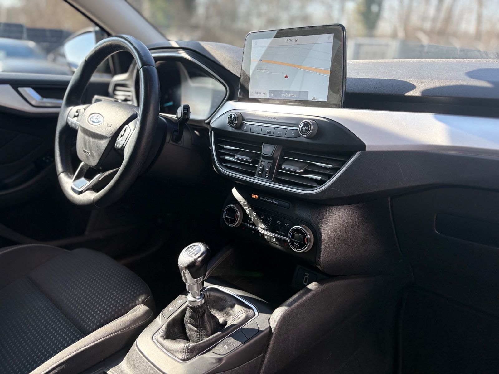 Fahrzeugabbildung Ford FOCUS LIM*WINTERPAKET*LED*NAVI*1.HAND*TOP*