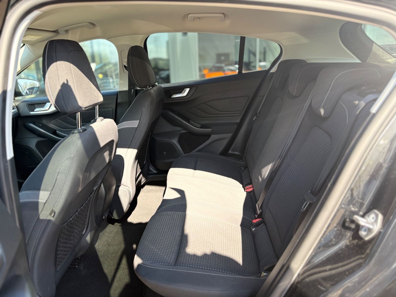 Fahrzeugabbildung Ford FOCUS LIM*WINTERPAKET*LED*NAVI*1.HAND*TOP*