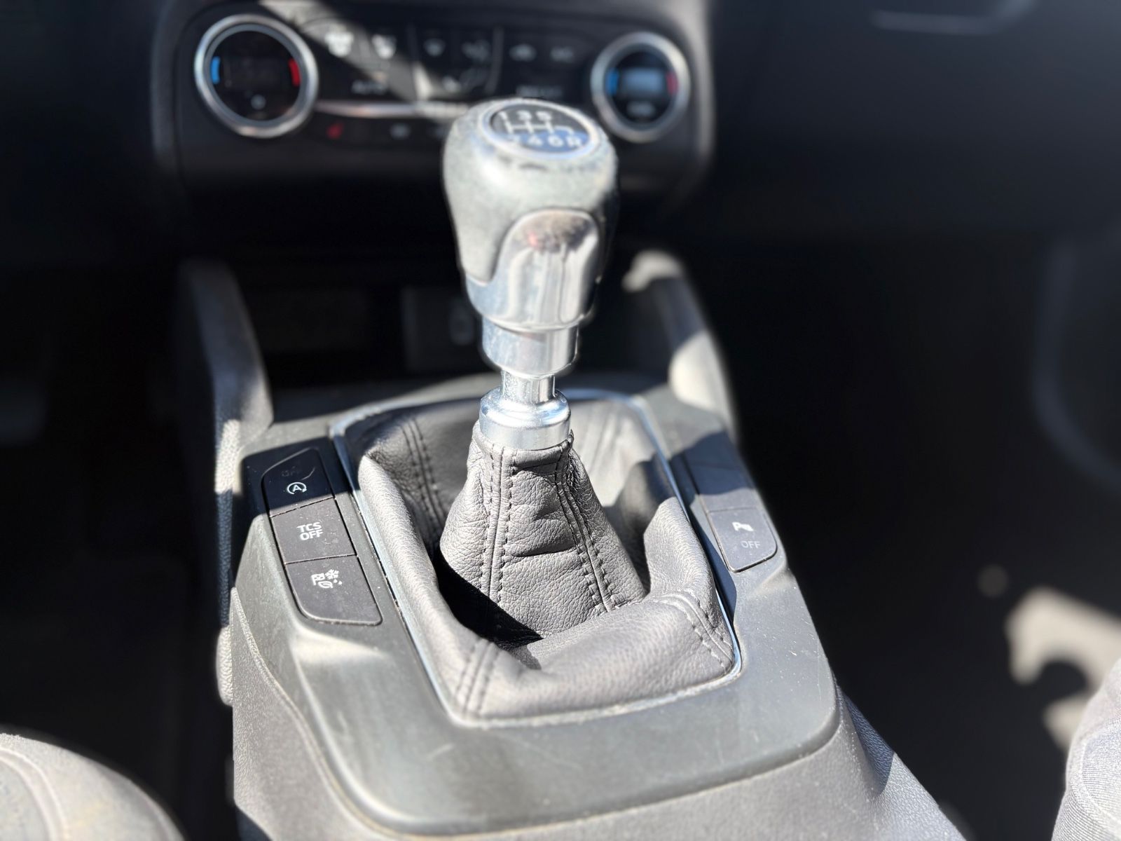 Fahrzeugabbildung Ford FOCUS LIM*WINTERPAKET*LED*NAVI*1.HAND*TOP*