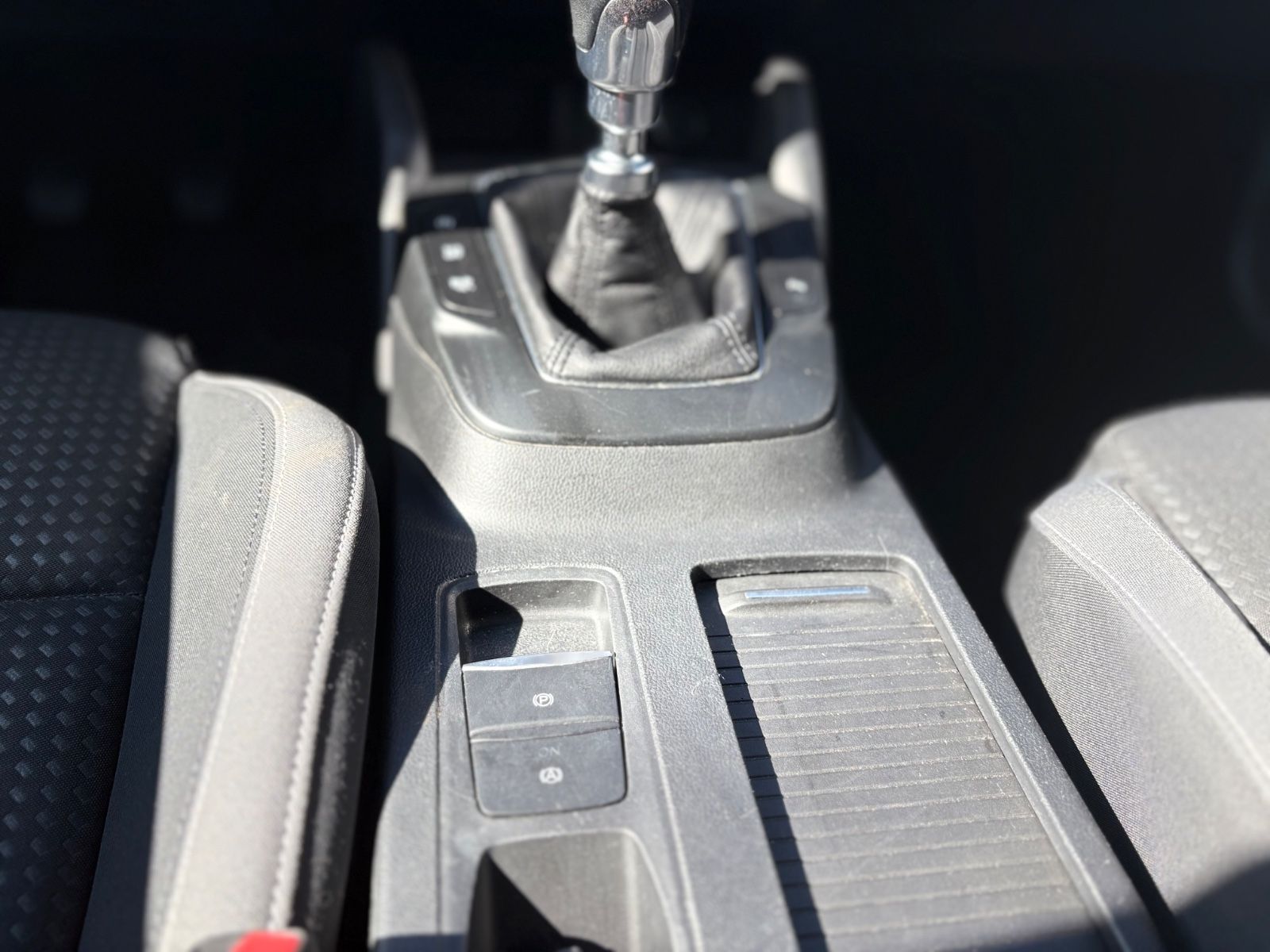 Fahrzeugabbildung Ford FOCUS LIM*WINTERPAKET*LED*NAVI*1.HAND*TOP*