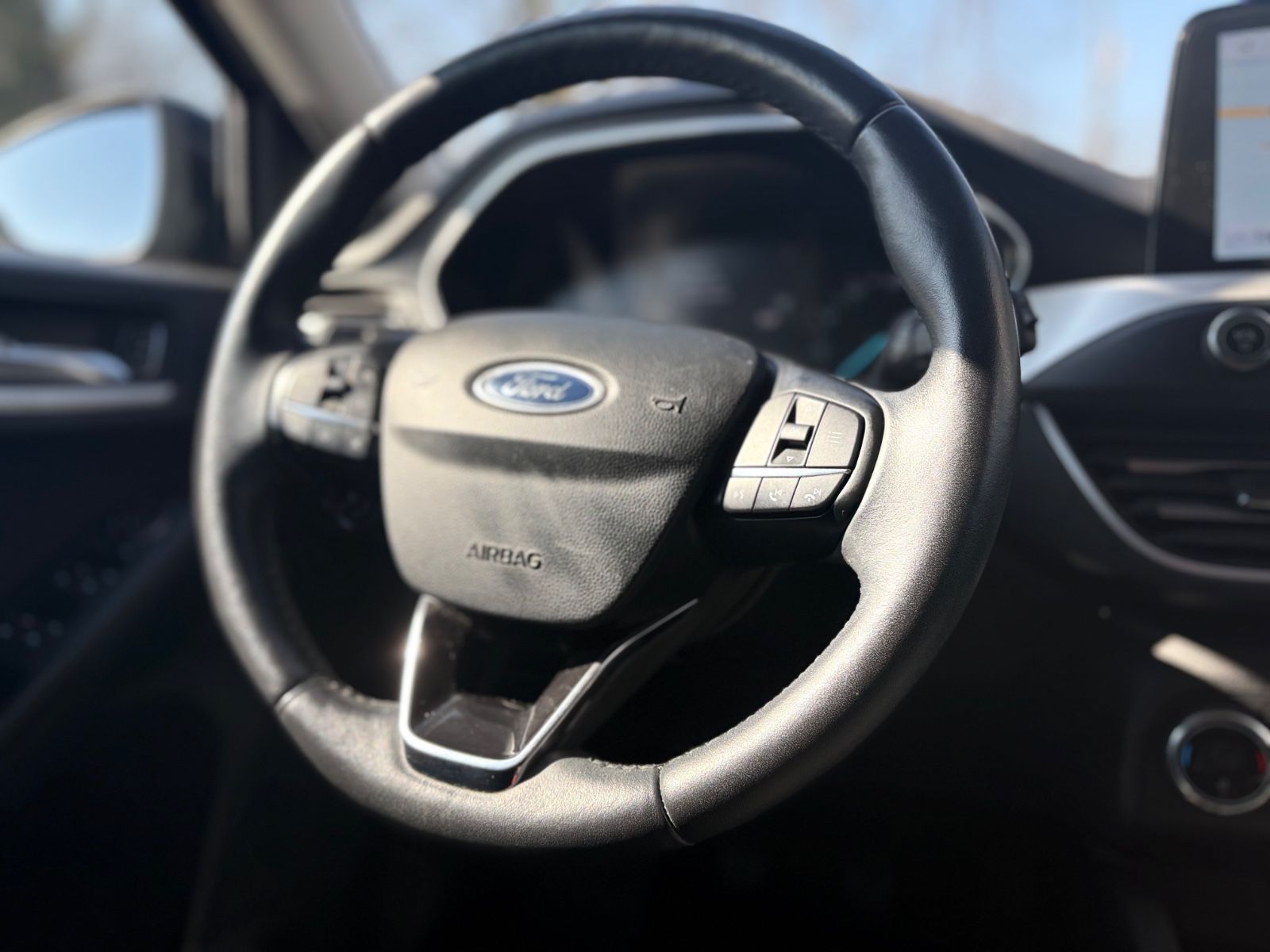Fahrzeugabbildung Ford FOCUS LIM*WINTERPAKET*LED*NAVI*1.HAND*TOP*