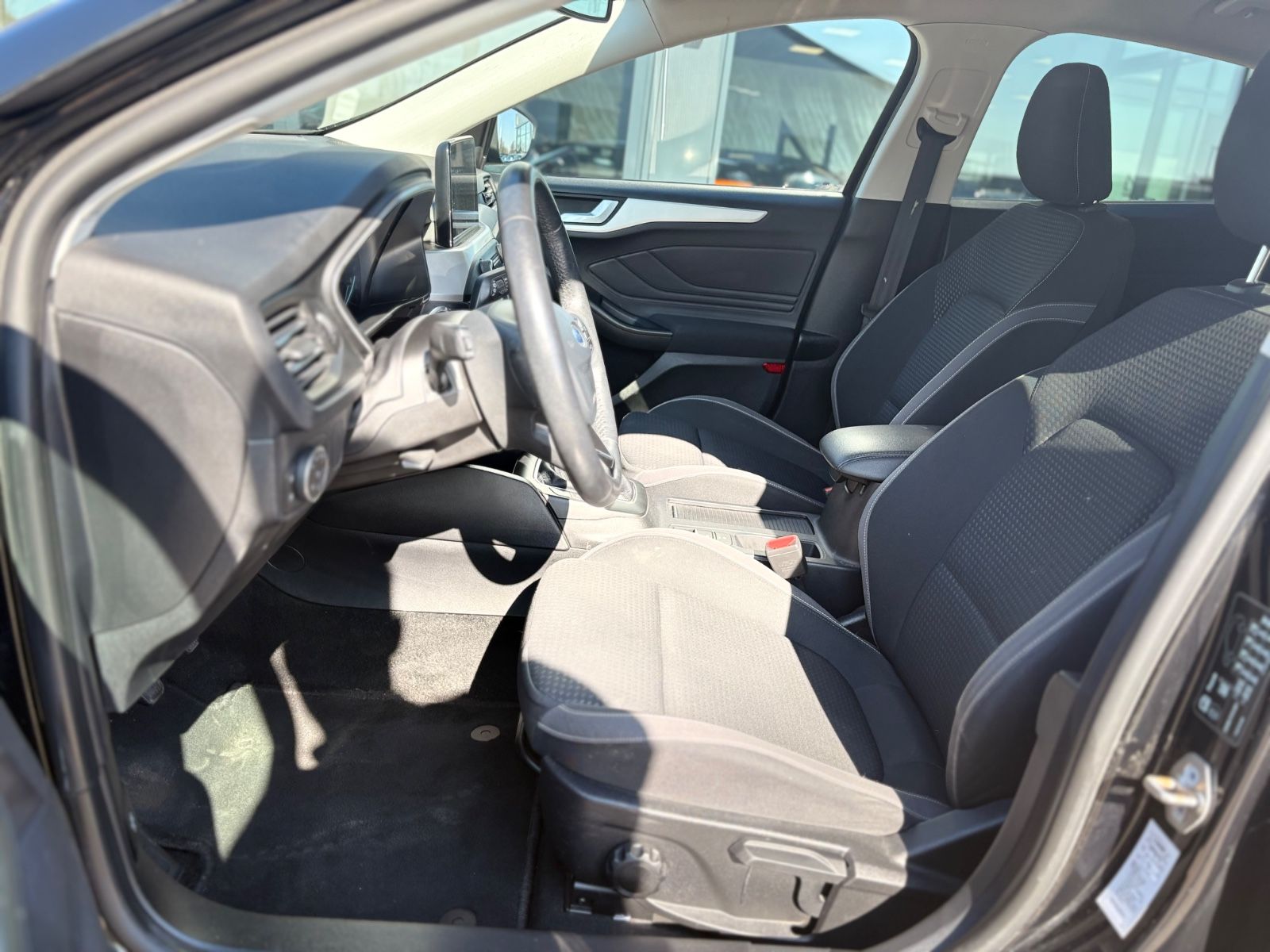Fahrzeugabbildung Ford FOCUS LIM*WINTERPAKET*LED*NAVI*1.HAND*TOP*