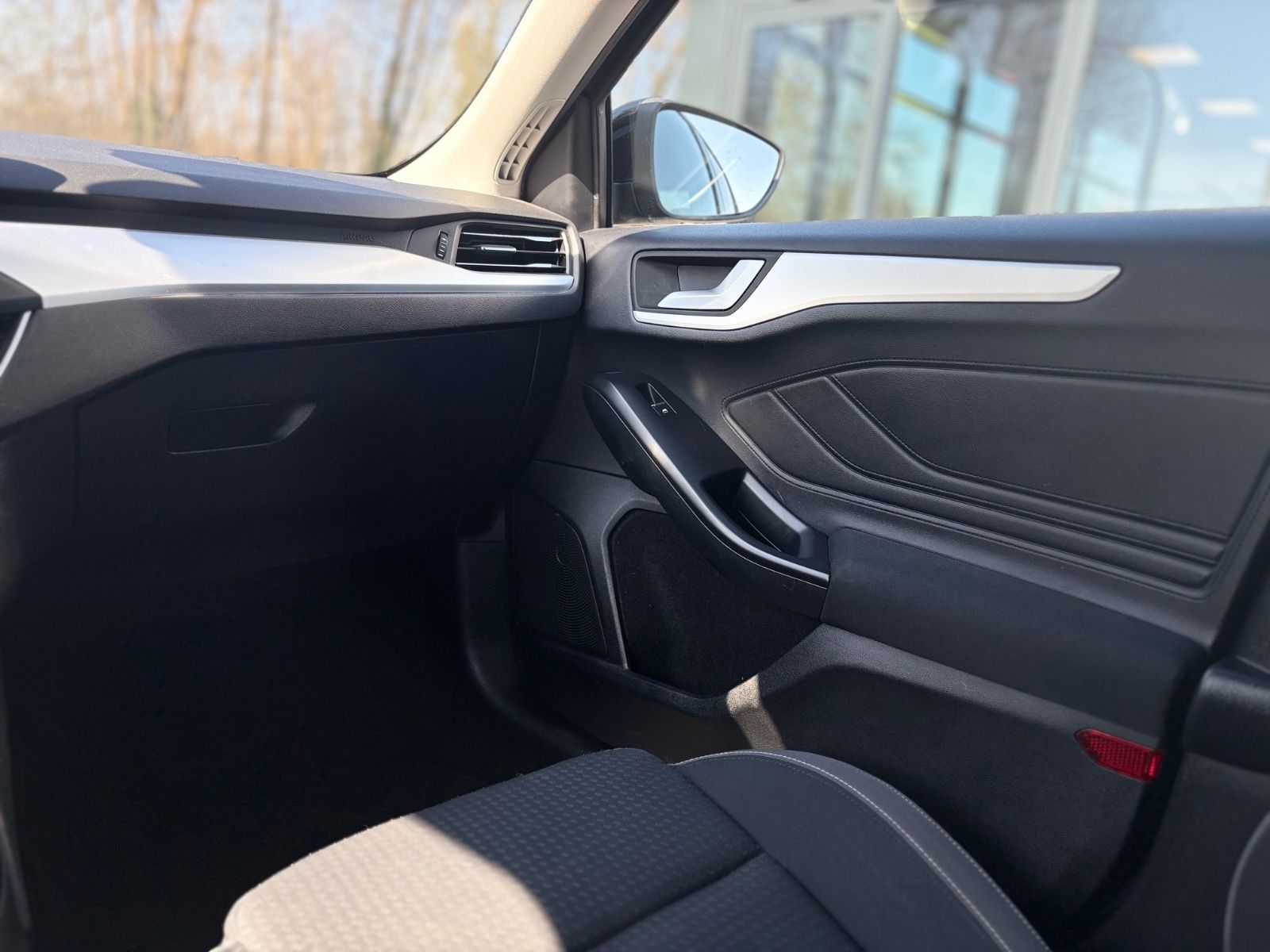 Fahrzeugabbildung Ford FOCUS LIM*WINTERPAKET*LED*NAVI*1.HAND*TOP*