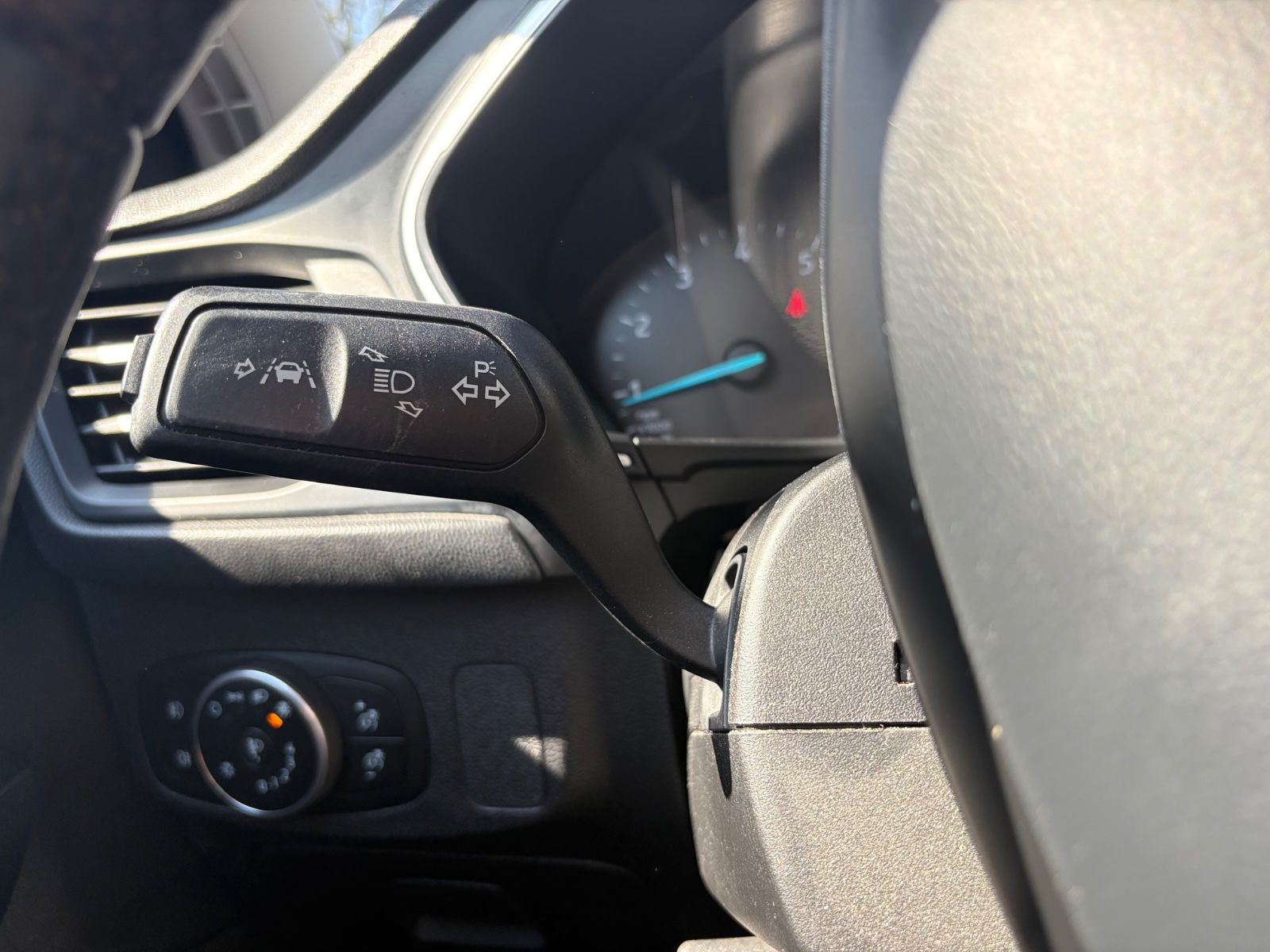 Fahrzeugabbildung Ford FOCUS LIM*WINTERPAKET*LED*NAVI*1.HAND*TOP*
