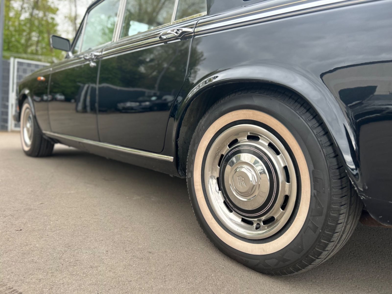 Fahrzeugabbildung Rolls-Royce SILVER SHADOW II 6,6l*TOP*LEDER*ORIGINAL ZUSTAND