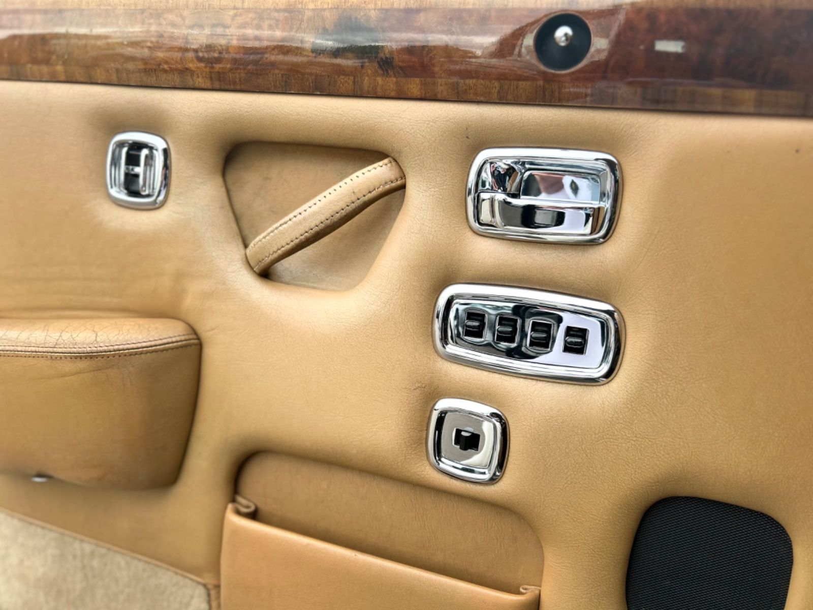 Fahrzeugabbildung Rolls-Royce SILVER SHADOW II 6,6l*TOP*LEDER*ORIGINAL ZUSTAND