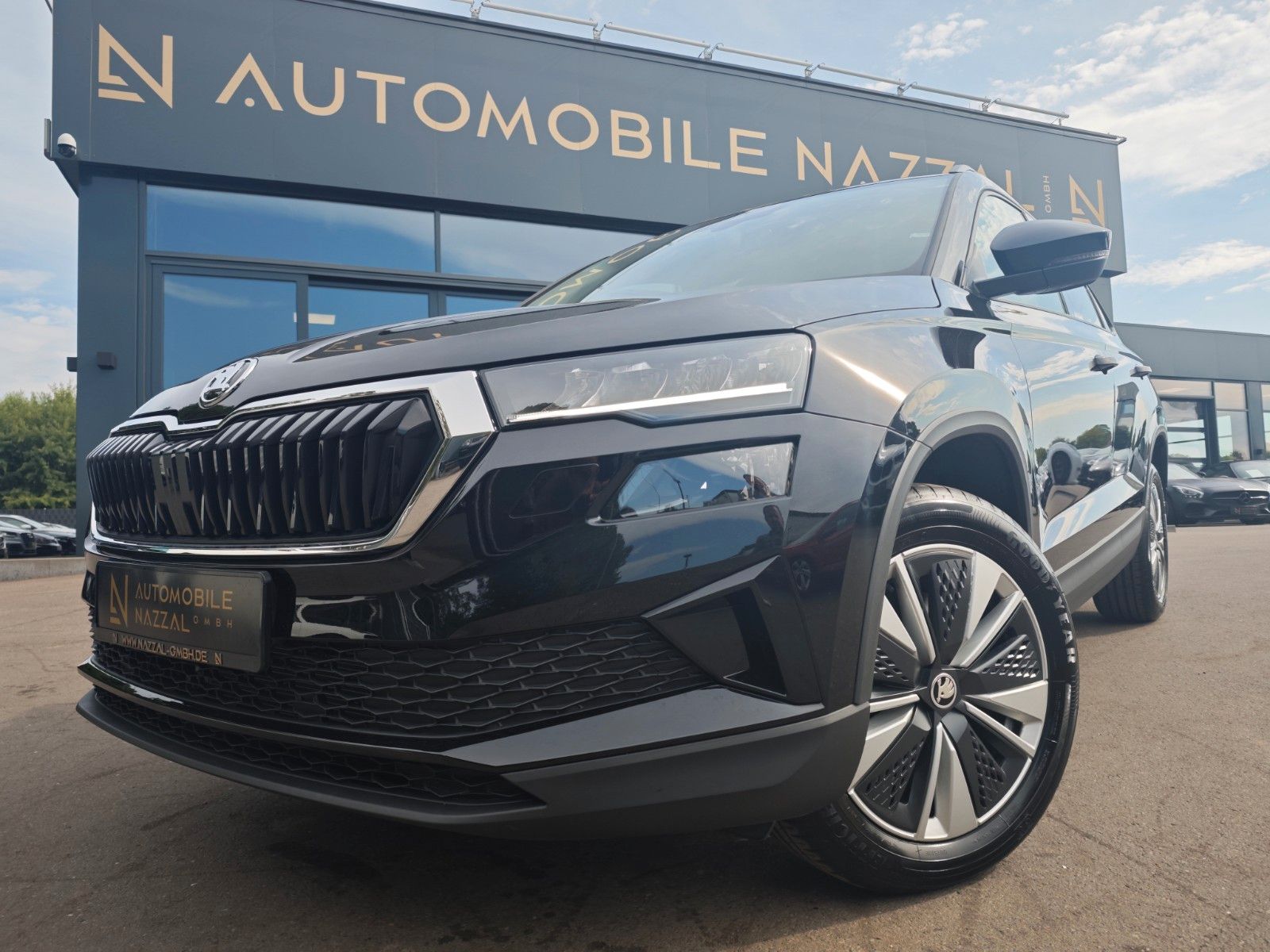Fahrzeugabbildung SKODA KAROQ AMBITION*AUT*LED*SHZ*WINTERPAKET*DESIGN