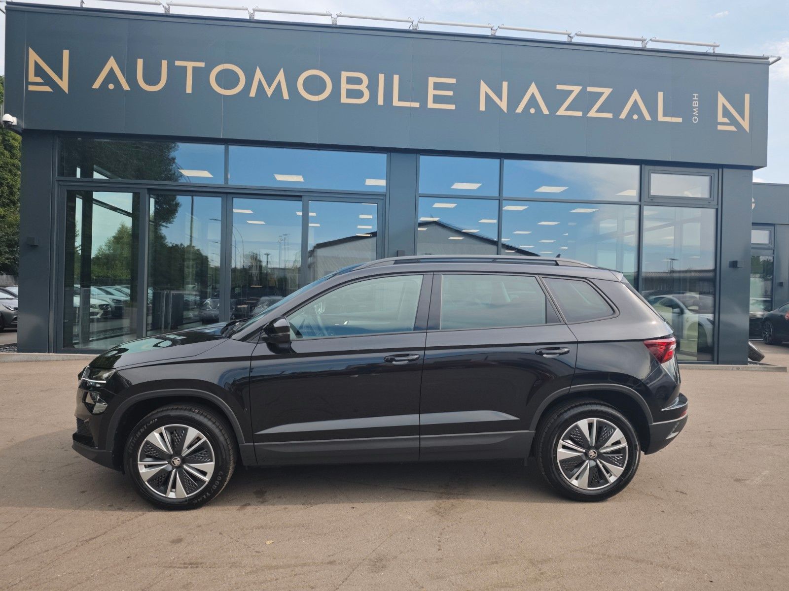 Fahrzeugabbildung SKODA KAROQ AMBITION*AUT*LED*SHZ*WINTERPAKET*DESIGN