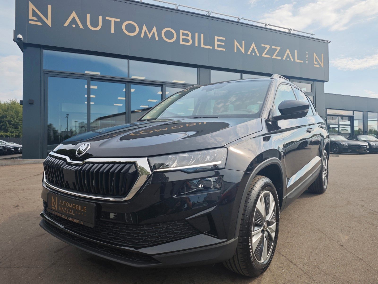 Fahrzeugabbildung SKODA KAROQ AMBITION*AUT*LED*SHZ*WINTERPAKET*DESIGN