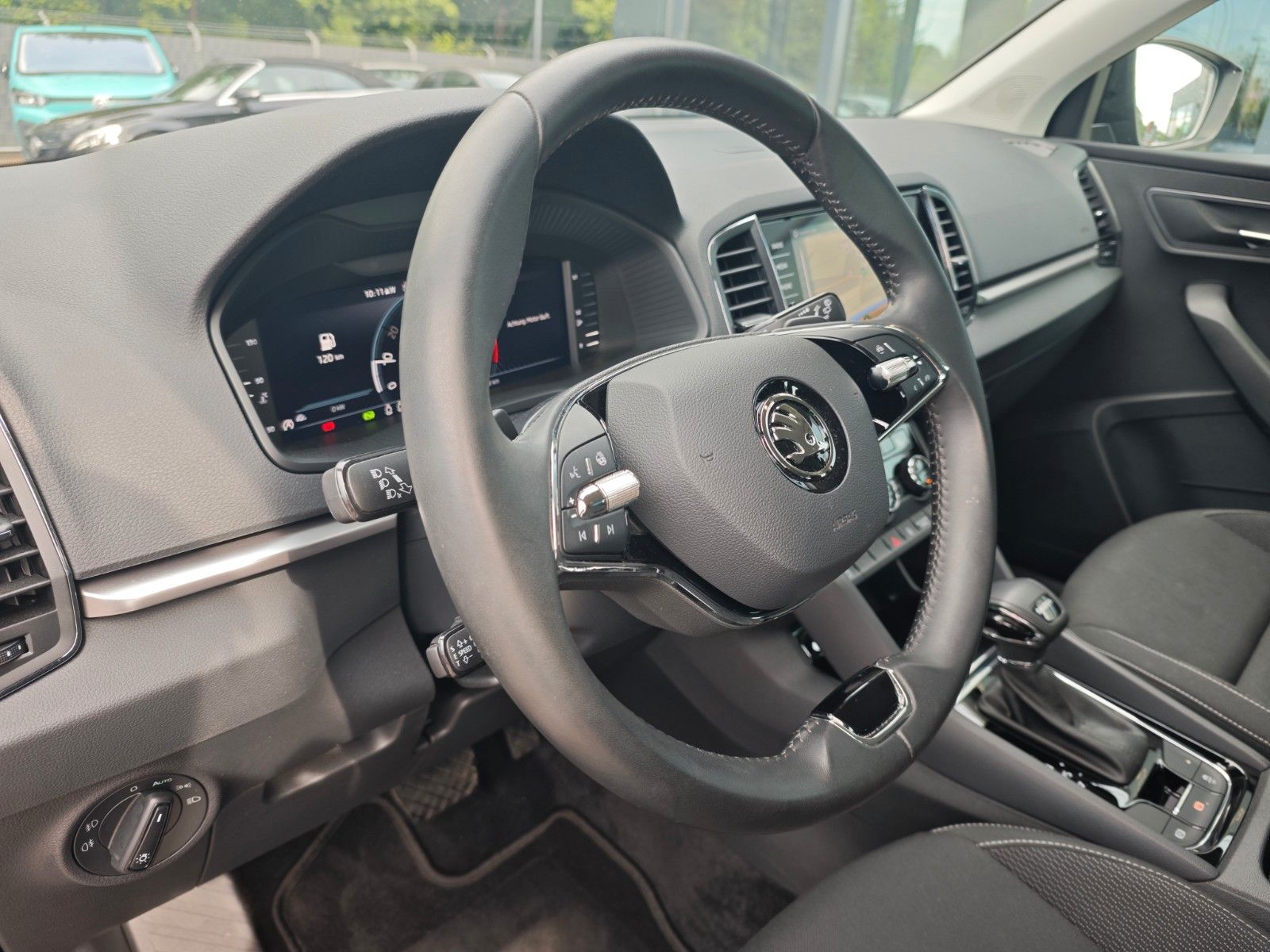 Fahrzeugabbildung SKODA KAROQ AMBITION*AUT*LED*SHZ*WINTERPAKET*DESIGN
