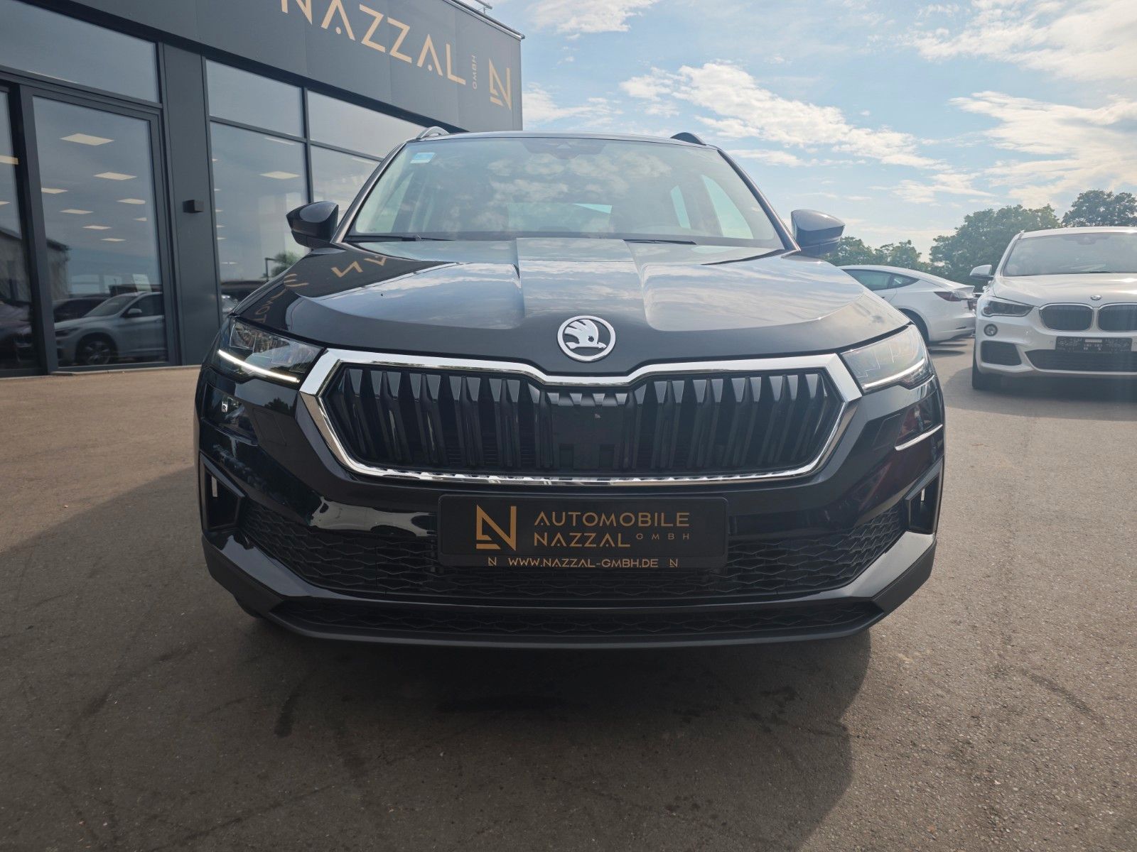 Fahrzeugabbildung SKODA KAROQ AMBITION*AUT*LED*SHZ*WINTERPAKET*DESIGN