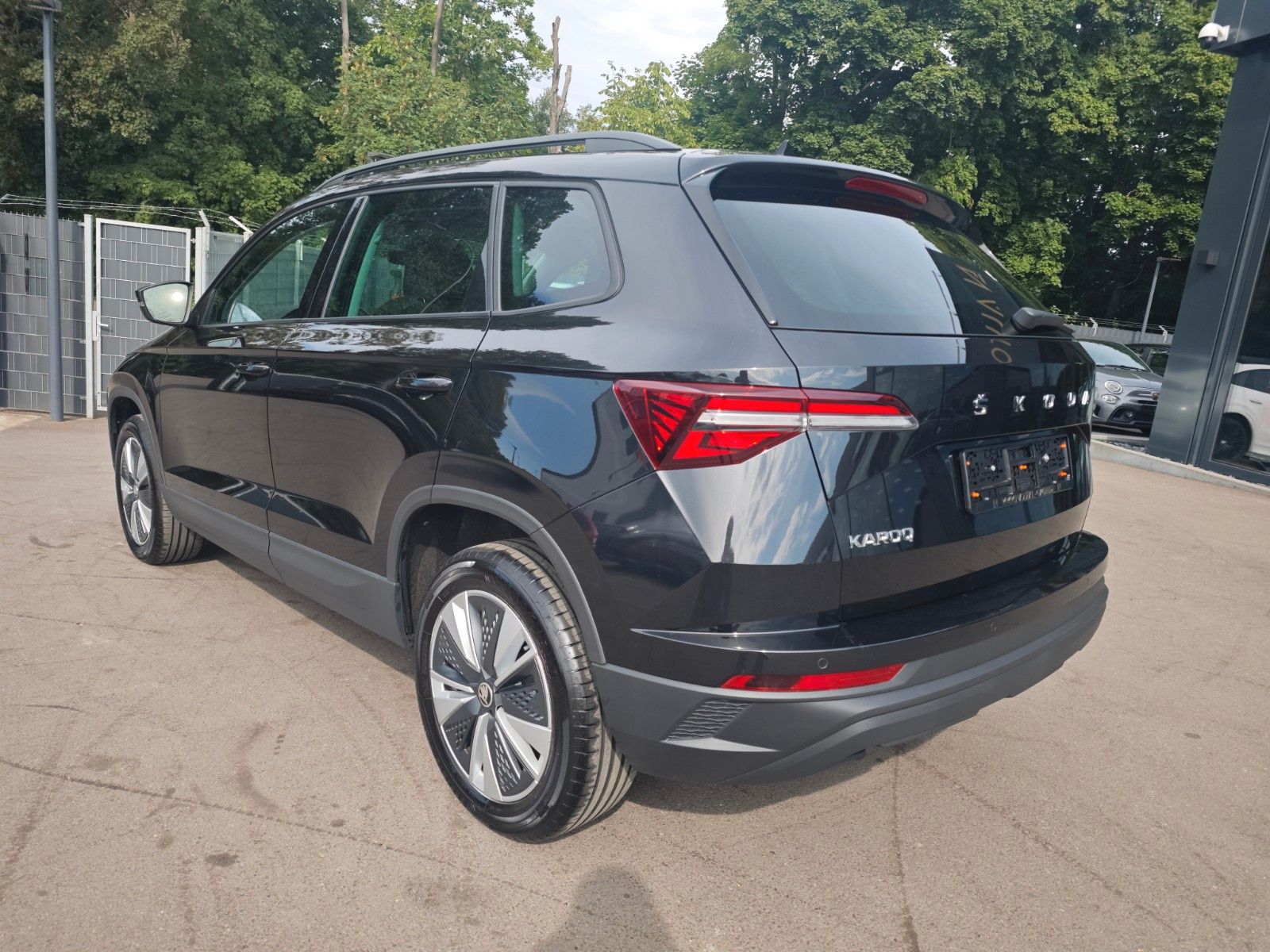 Fahrzeugabbildung SKODA KAROQ AMBITION*AUT*LED*SHZ*WINTERPAKET*DESIGN