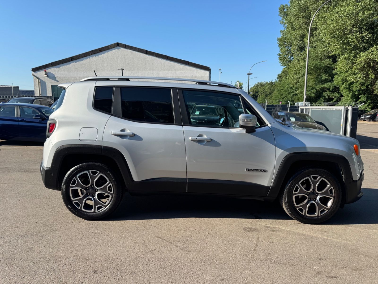 Fahrzeugabbildung Jeep RENEGADE 1.4 TURBO LIMITED*LEDER*NAVI*1.HAND*