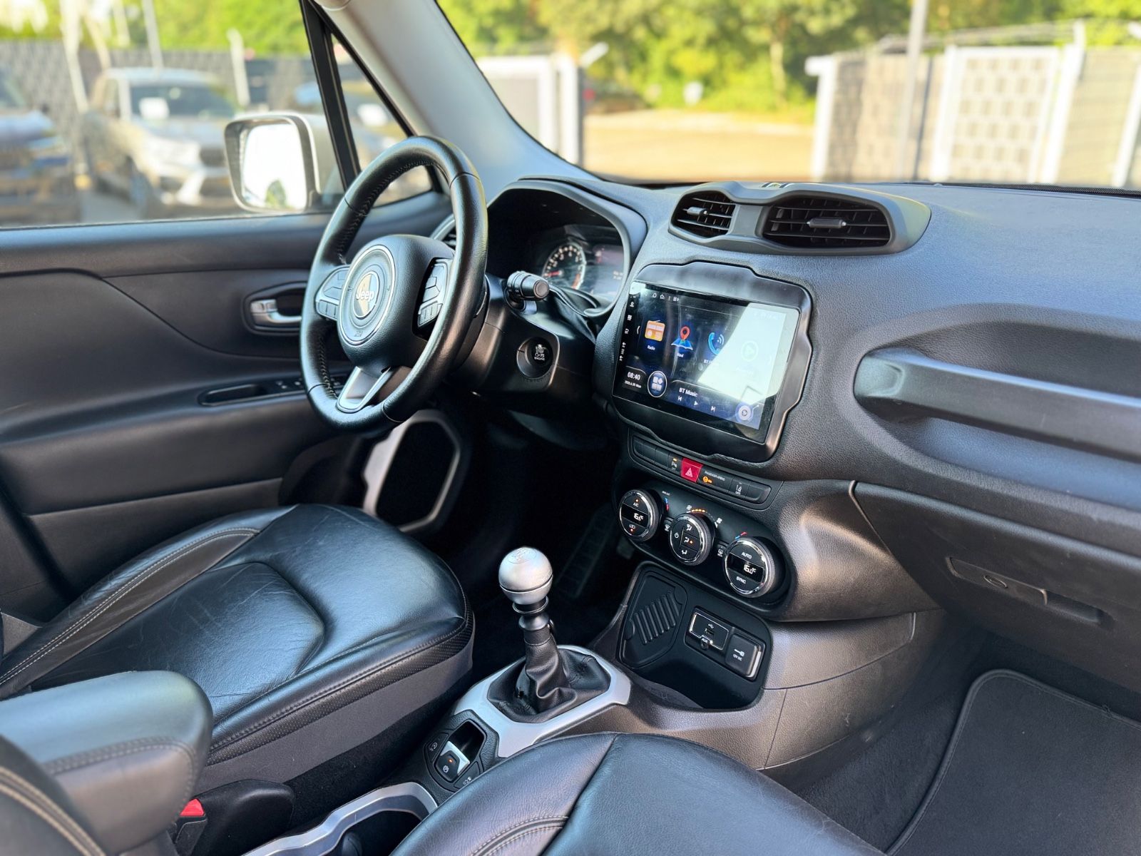 Fahrzeugabbildung Jeep RENEGADE 1.4 TURBO LIMITED*LEDER*NAVI*1.HAND*