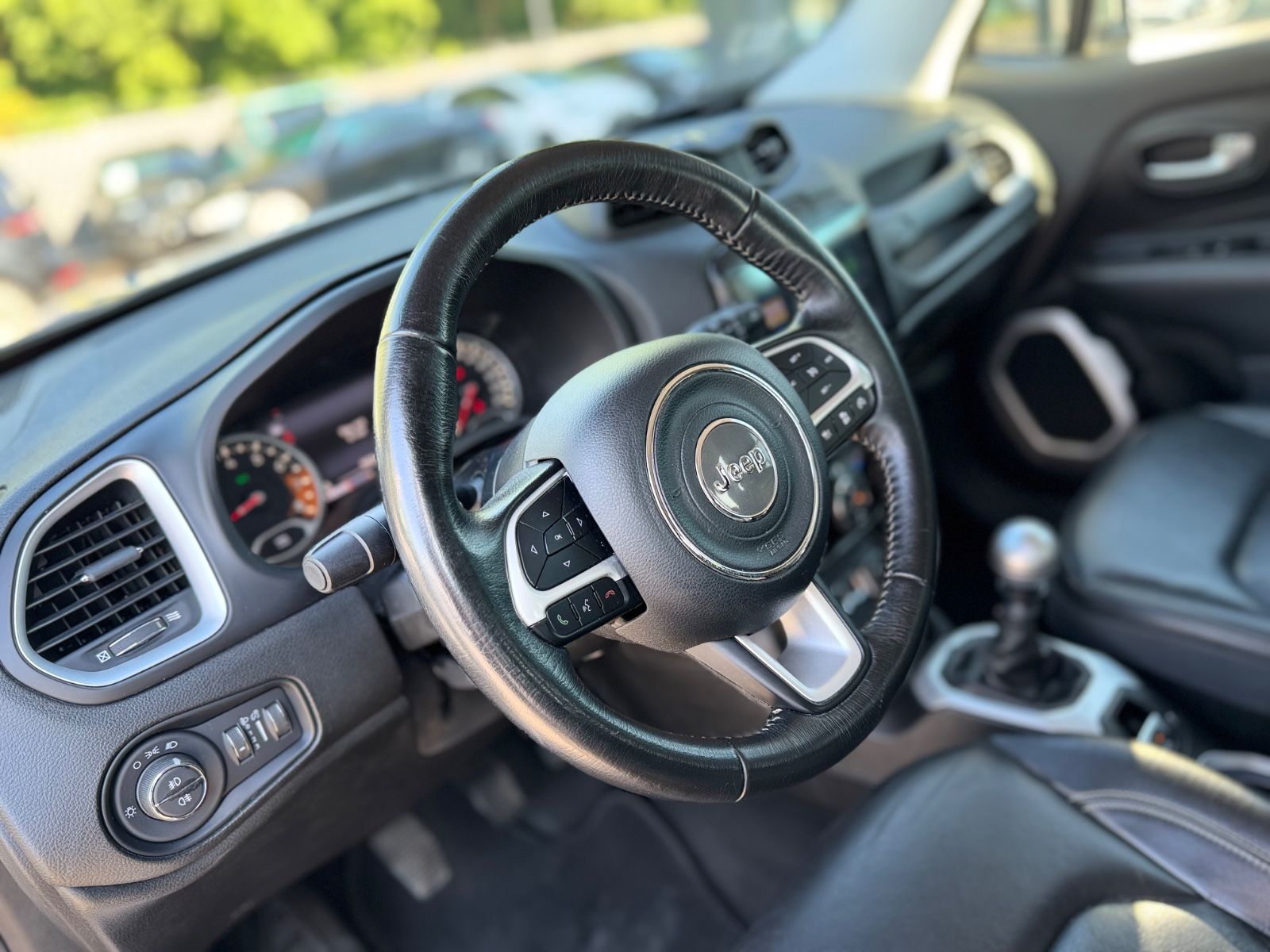 Fahrzeugabbildung Jeep RENEGADE 1.4 TURBO LIMITED*LEDER*NAVI*1.HAND*