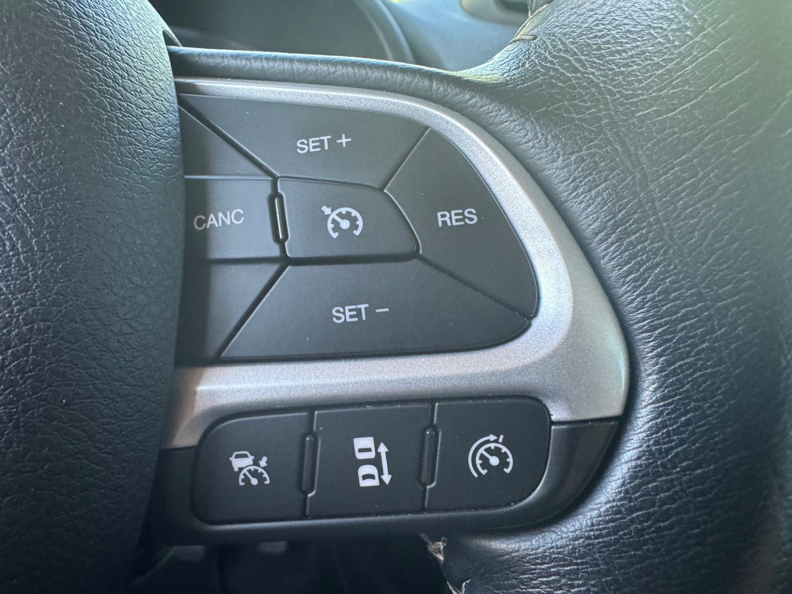Fahrzeugabbildung Jeep RENEGADE 1.4 TURBO LIMITED*LEDER*NAVI*1.HAND*