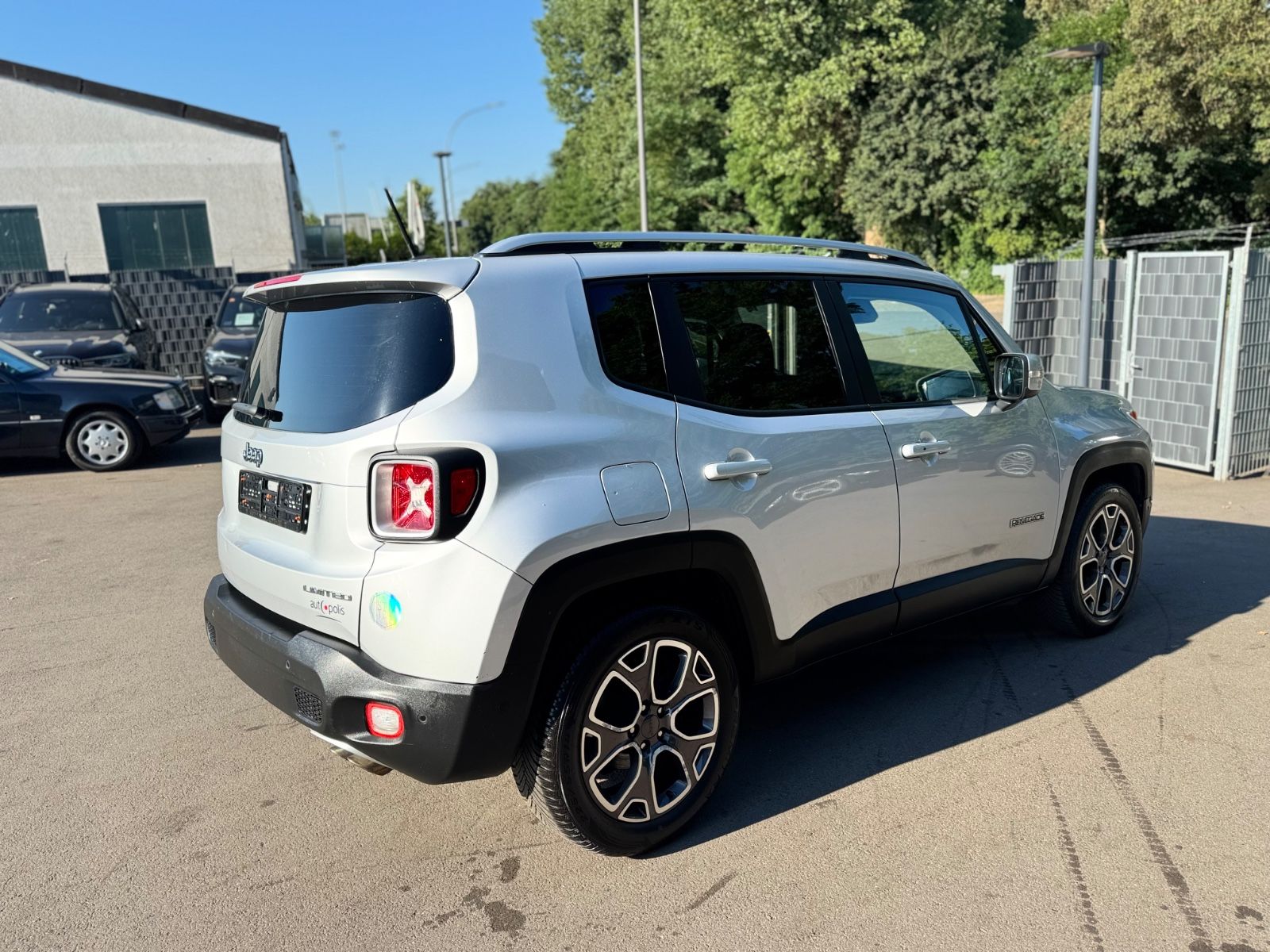 Fahrzeugabbildung Jeep RENEGADE 1.4 TURBO LIMITED*LEDER*NAVI*1.HAND*