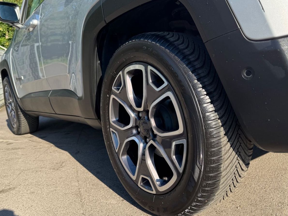 Fahrzeugabbildung Jeep RENEGADE 1.4 TURBO LIMITED*LEDER*NAVI*1.HAND*