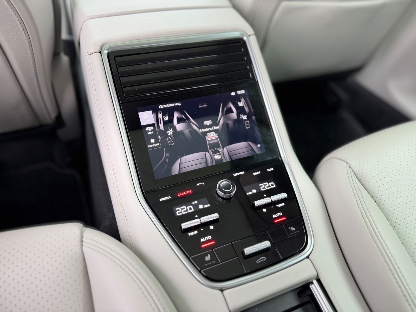 Fahrzeugabbildung Porsche PANAMERA 4S*SOFTCLOSE*PANORAMA*APPROVED:06.27*