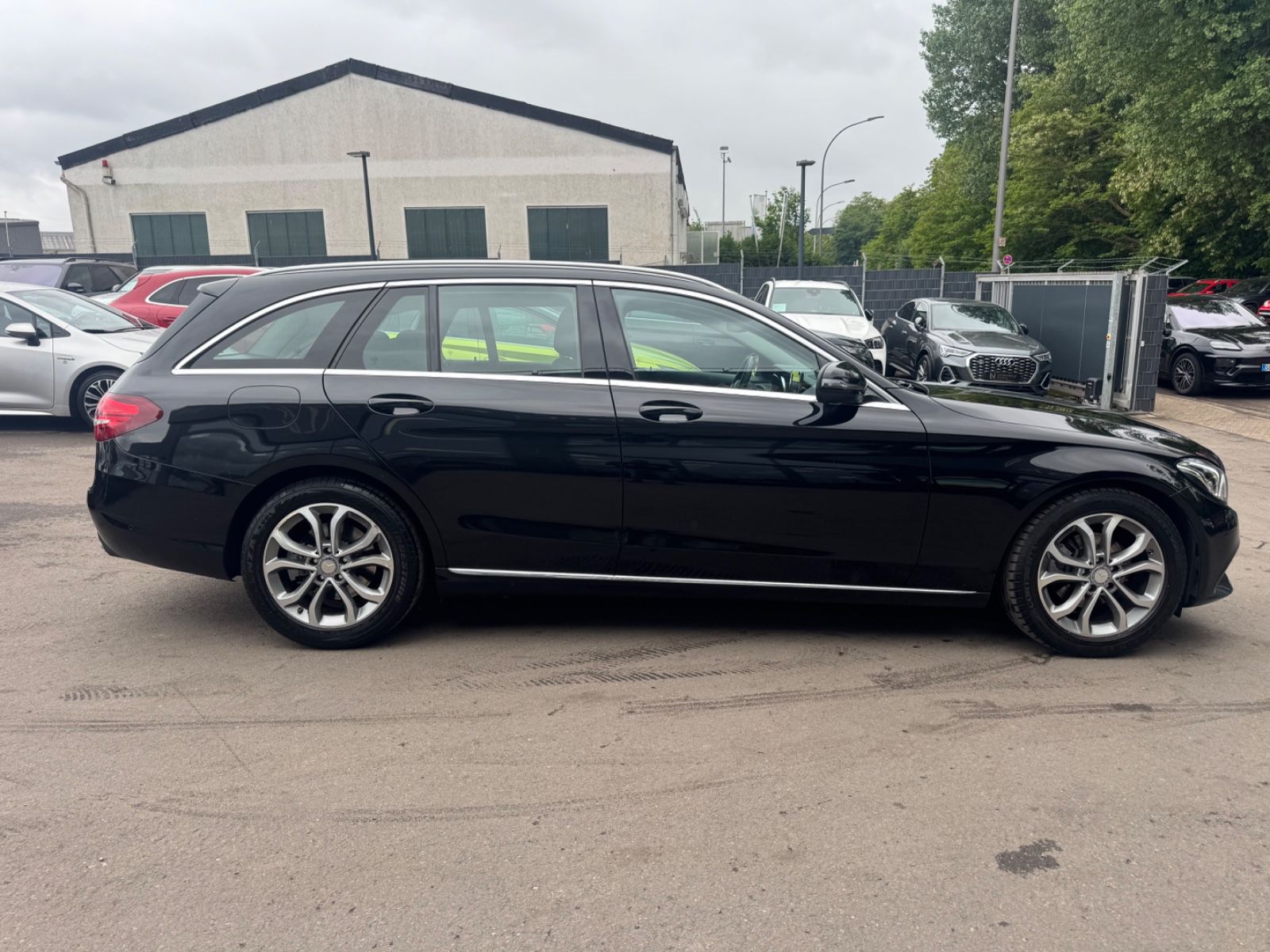 Fahrzeugabbildung Mercedes-Benz C 200 AVANTGARDE T-MODELL *AUT*LED*NAVI*ALU*