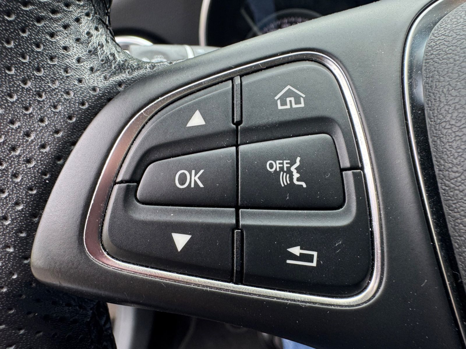 Fahrzeugabbildung Mercedes-Benz C 200 AVANTGARDE T-MODELL *AUT*LED*NAVI*ALU*