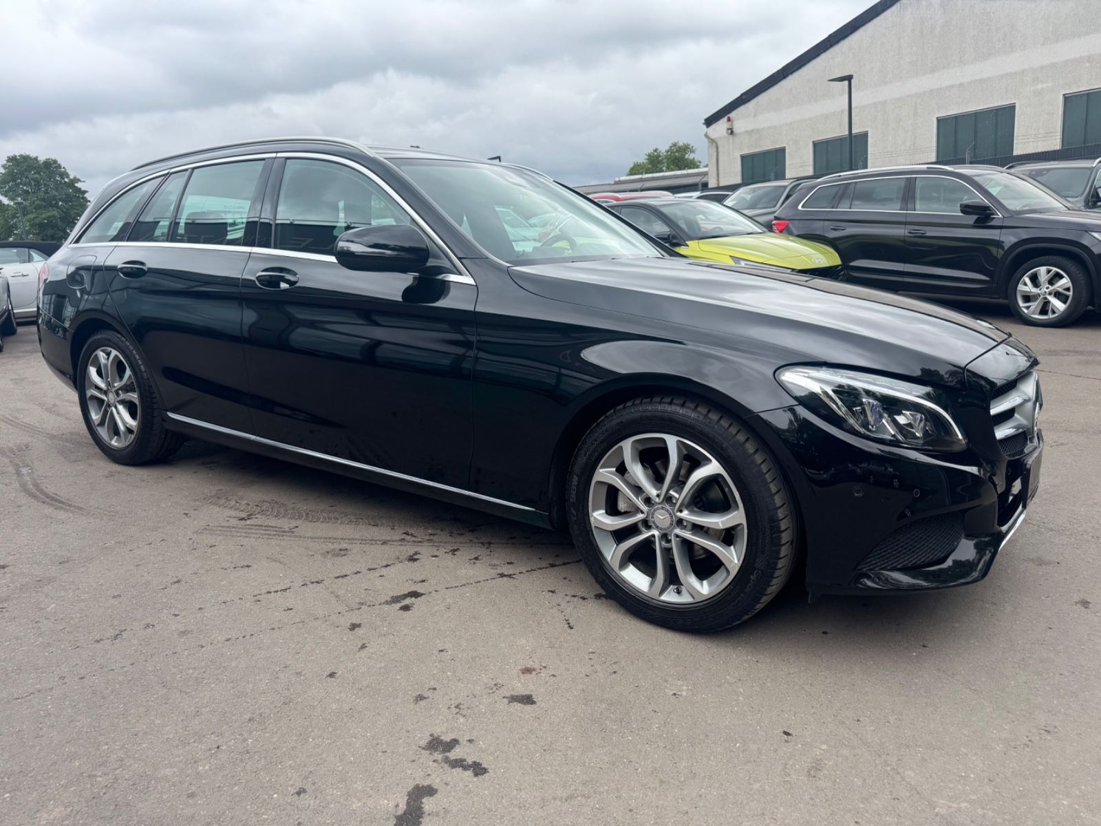 Fahrzeugabbildung Mercedes-Benz C 200 AVANTGARDE T-MODELL *AUT*LED*NAVI*ALU*