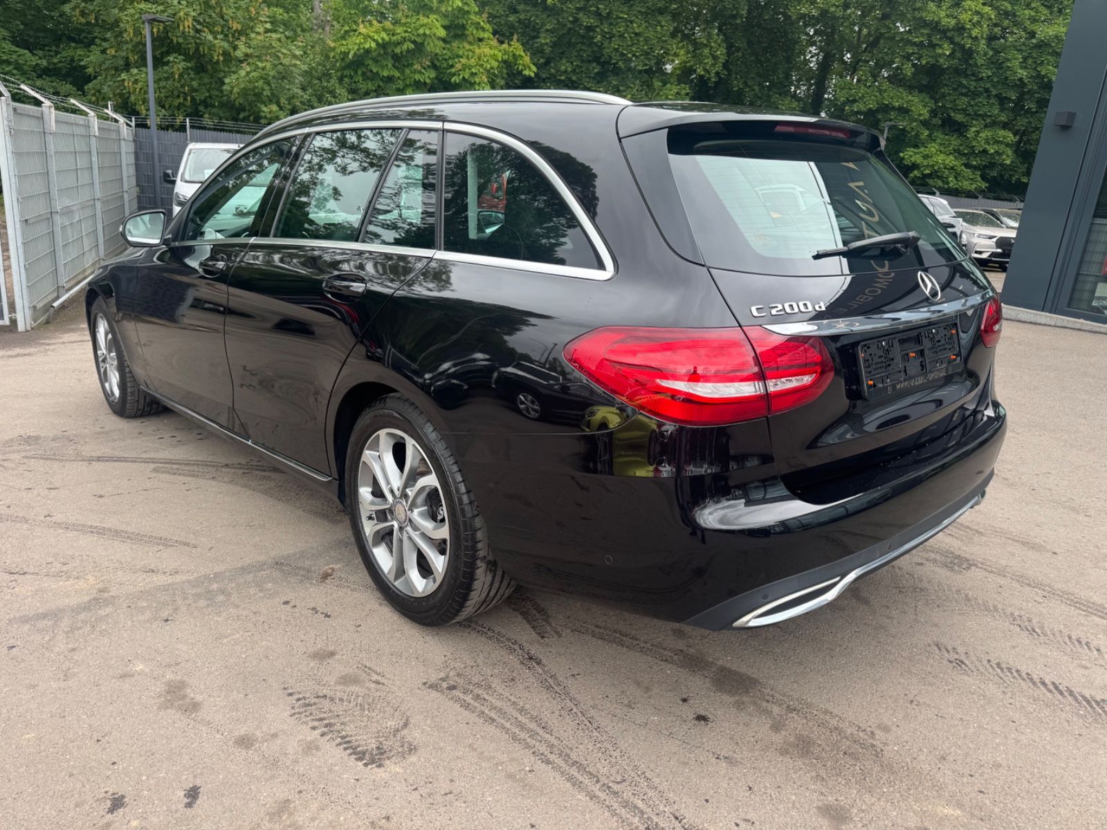 Fahrzeugabbildung Mercedes-Benz C 200 AVANTGARDE T-MODELL *AUT*LED*NAVI*ALU*