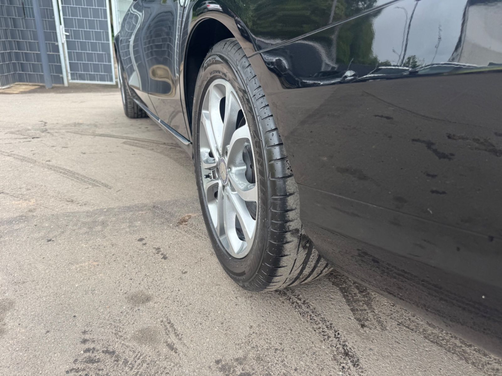 Fahrzeugabbildung Mercedes-Benz C 200 AVANTGARDE T-MODELL *AUT*LED*NAVI*ALU*
