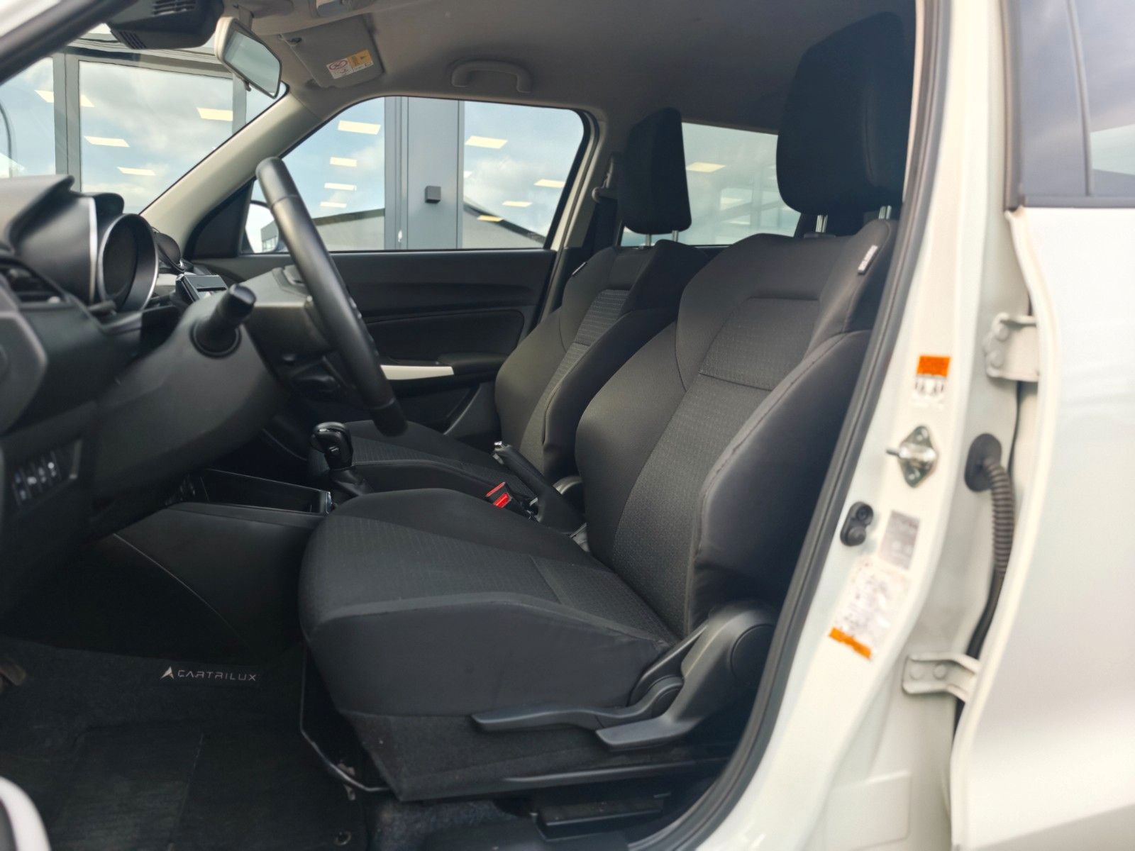 Fahrzeugabbildung Suzuki SWIFT COMFORT*AUTOMATIK*KAM*KLIMA*ALU*NAVI*
