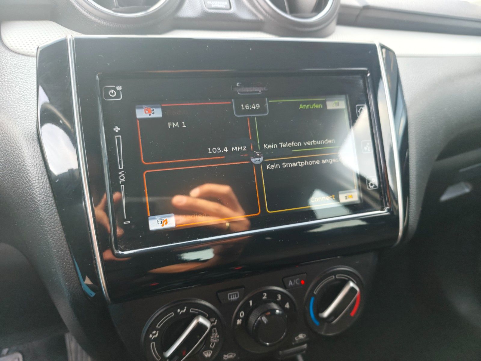 Fahrzeugabbildung Suzuki SWIFT COMFORT*AUTOMATIK*KAM*KLIMA*ALU*NAVI*