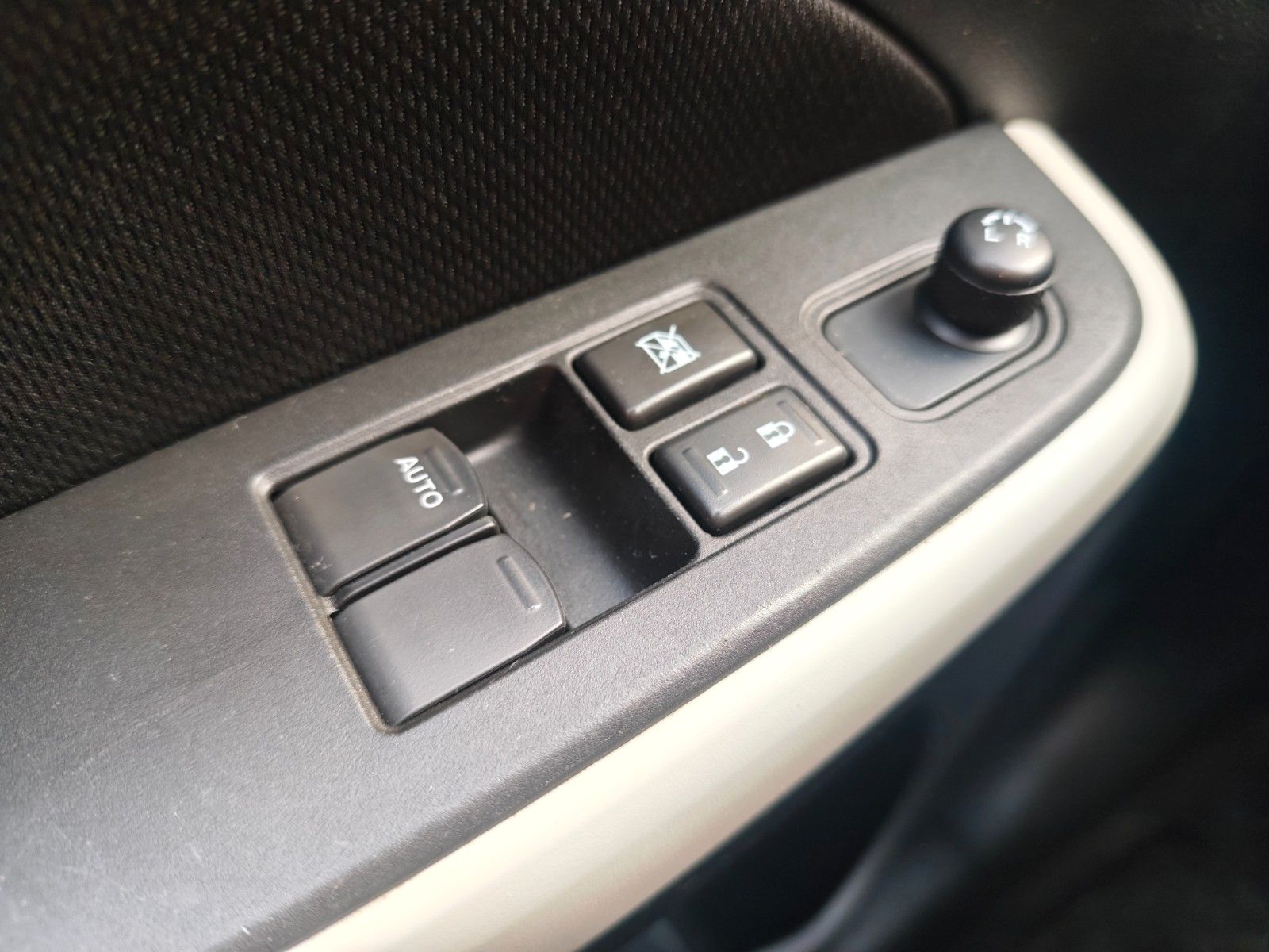 Fahrzeugabbildung Suzuki SWIFT COMFORT*AUTOMATIK*KAM*KLIMA*ALU*NAVI*