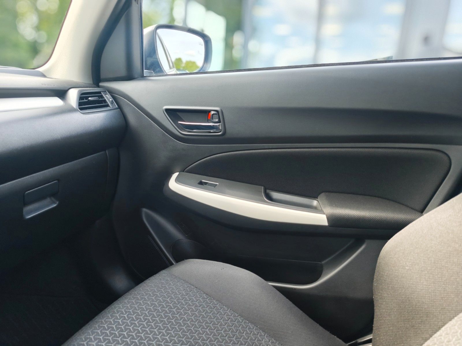 Fahrzeugabbildung Suzuki SWIFT COMFORT*AUTOMATIK*KAM*KLIMA*ALU*NAVI*