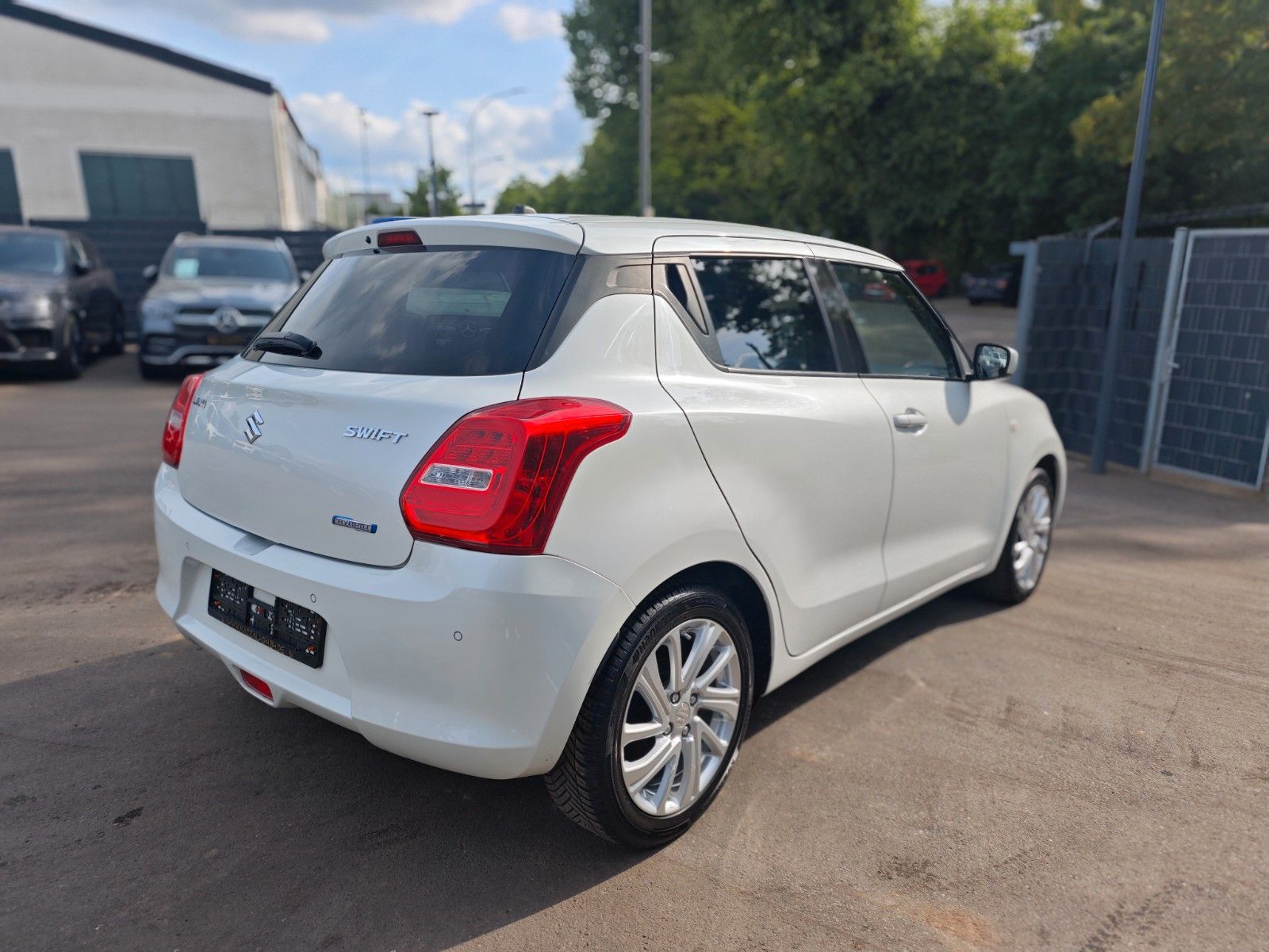 Fahrzeugabbildung Suzuki SWIFT COMFORT*AUTOMATIK*KAM*KLIMA*ALU*NAVI*