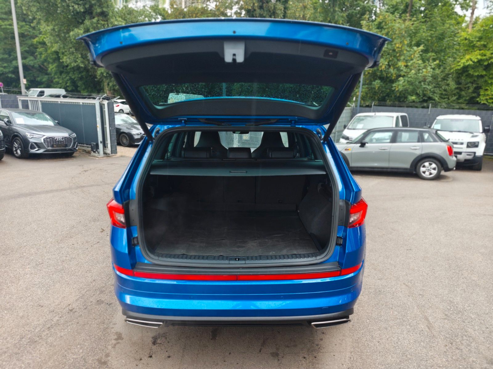 Fahrzeugabbildung SKODA KODIAQ RS 4x4 *AUT*PANO*360°*AHK*4xSHZ*